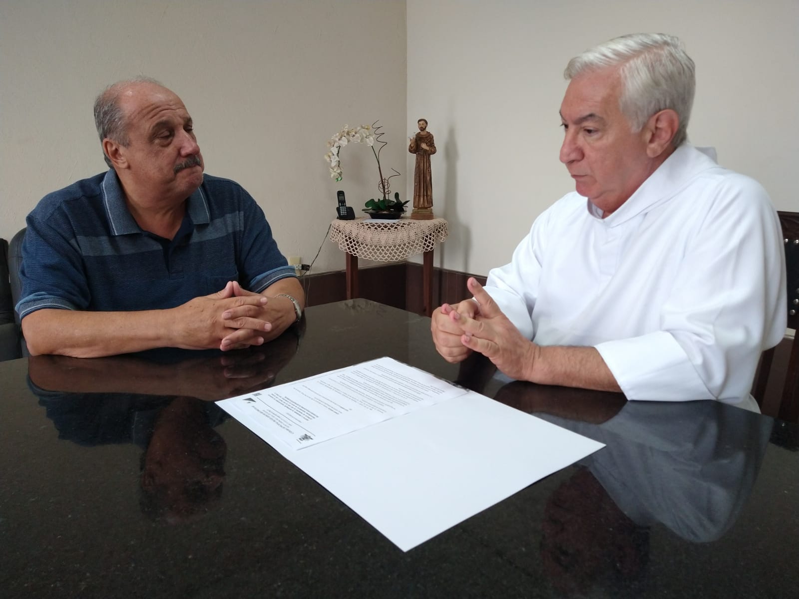 Pauléra apresenta ao frei Francisco projeto de internação involuntária de dependentes químicos: "apoio importante"