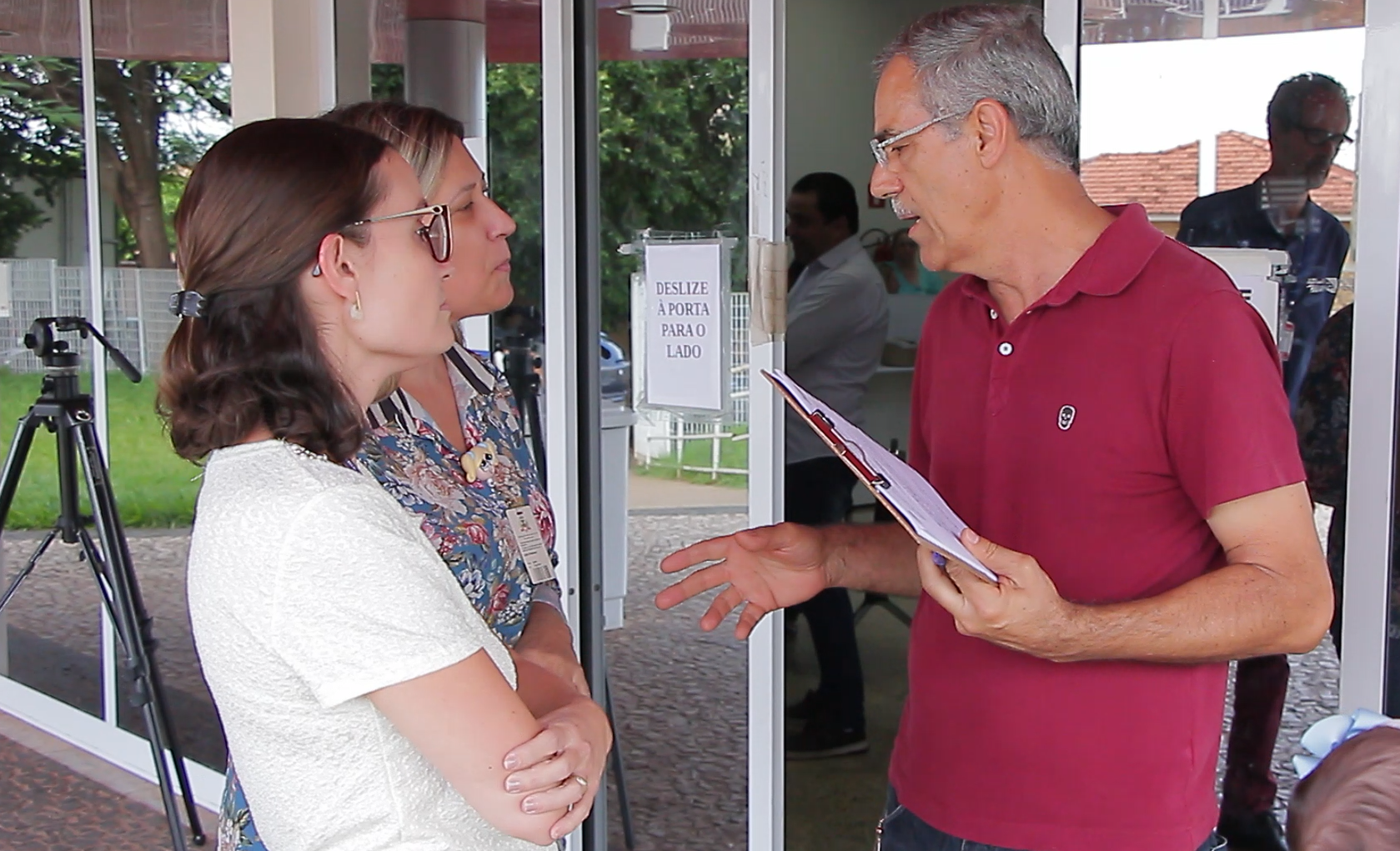 Vereador Pedro Roberto conversa com profissionais da UPA