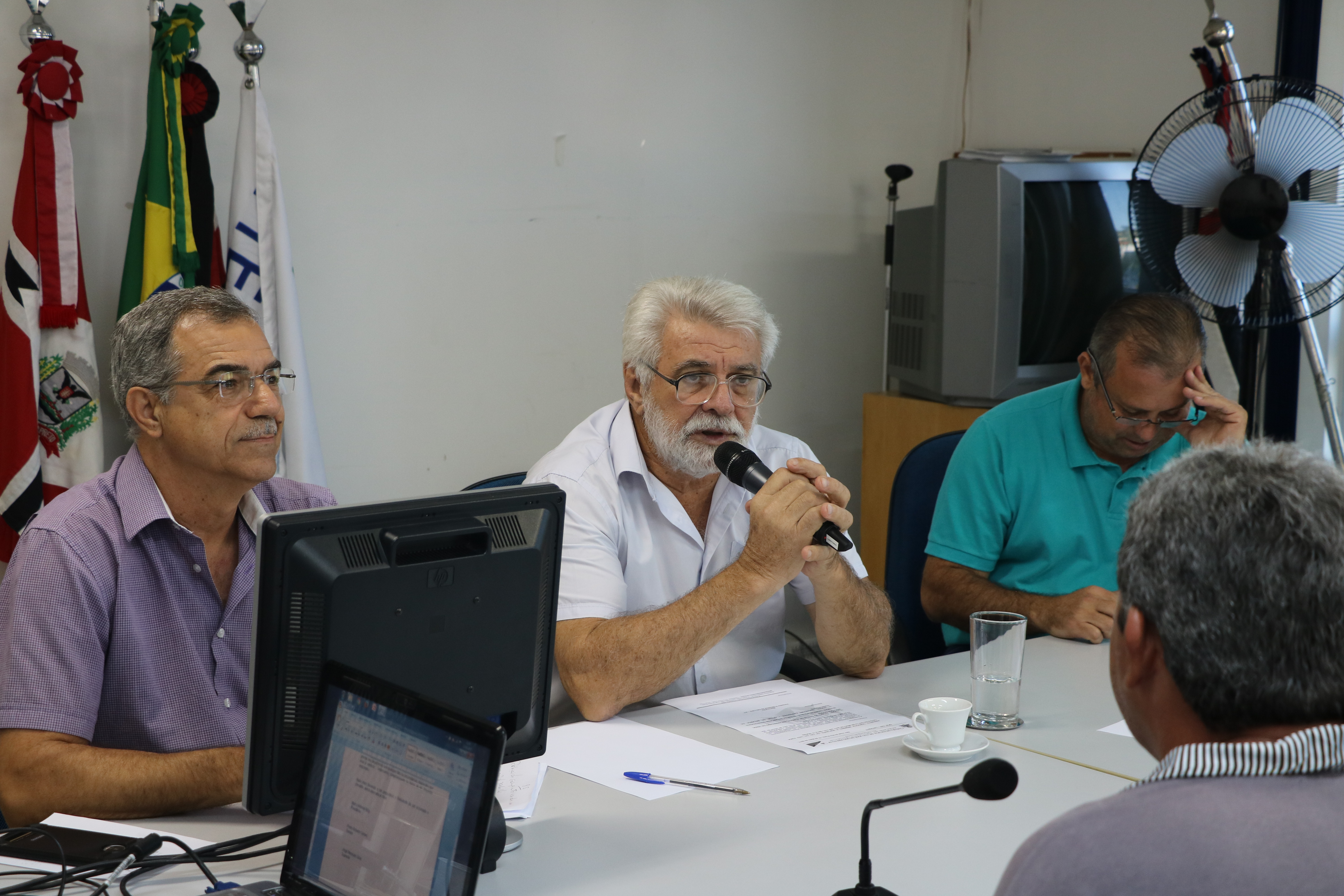 Membros da CEI do Lixo durante um dos depoimentos