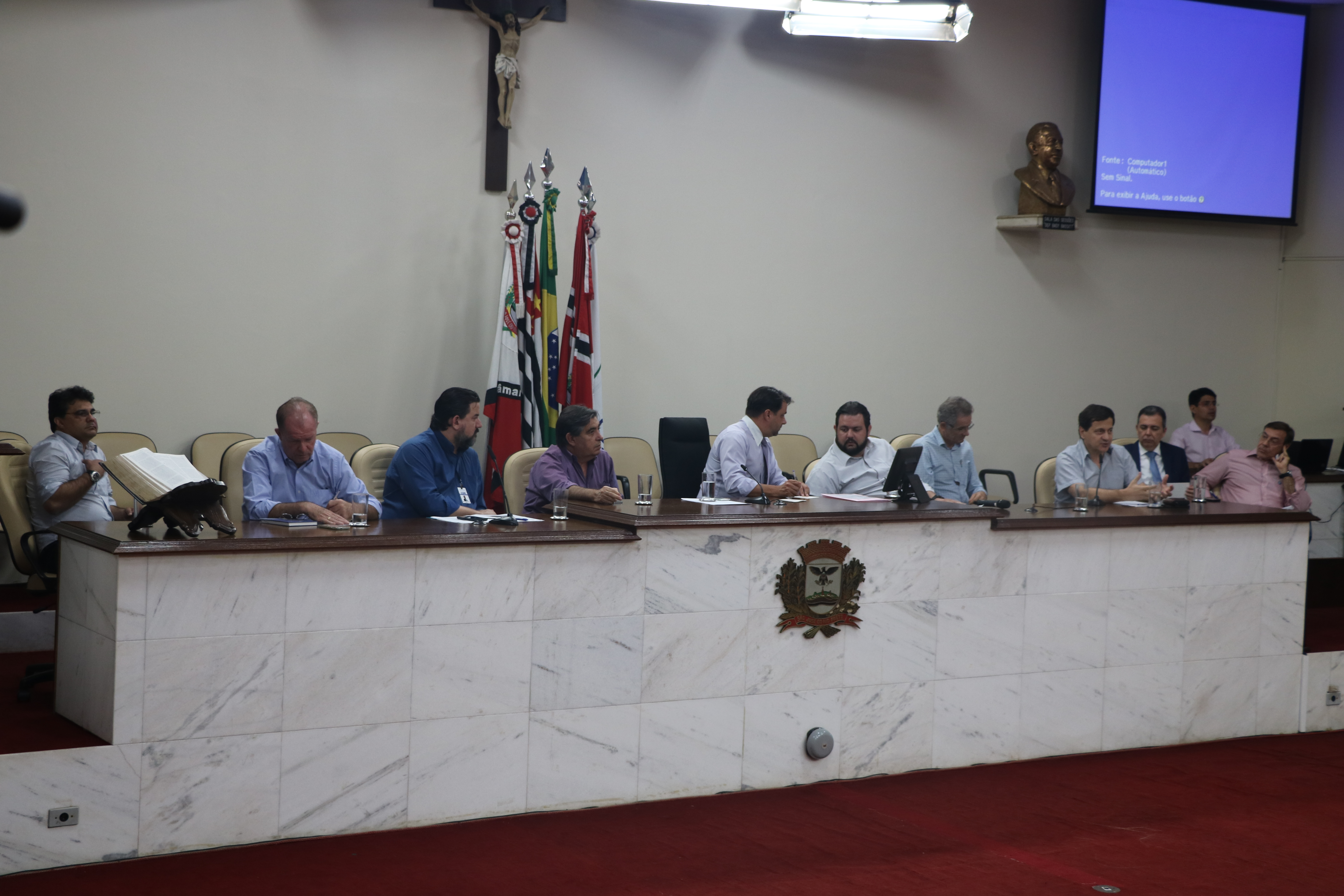 Representantes de entidades ligadas ao comércio, sindicatos e ao Poder Executivo participaram do debate