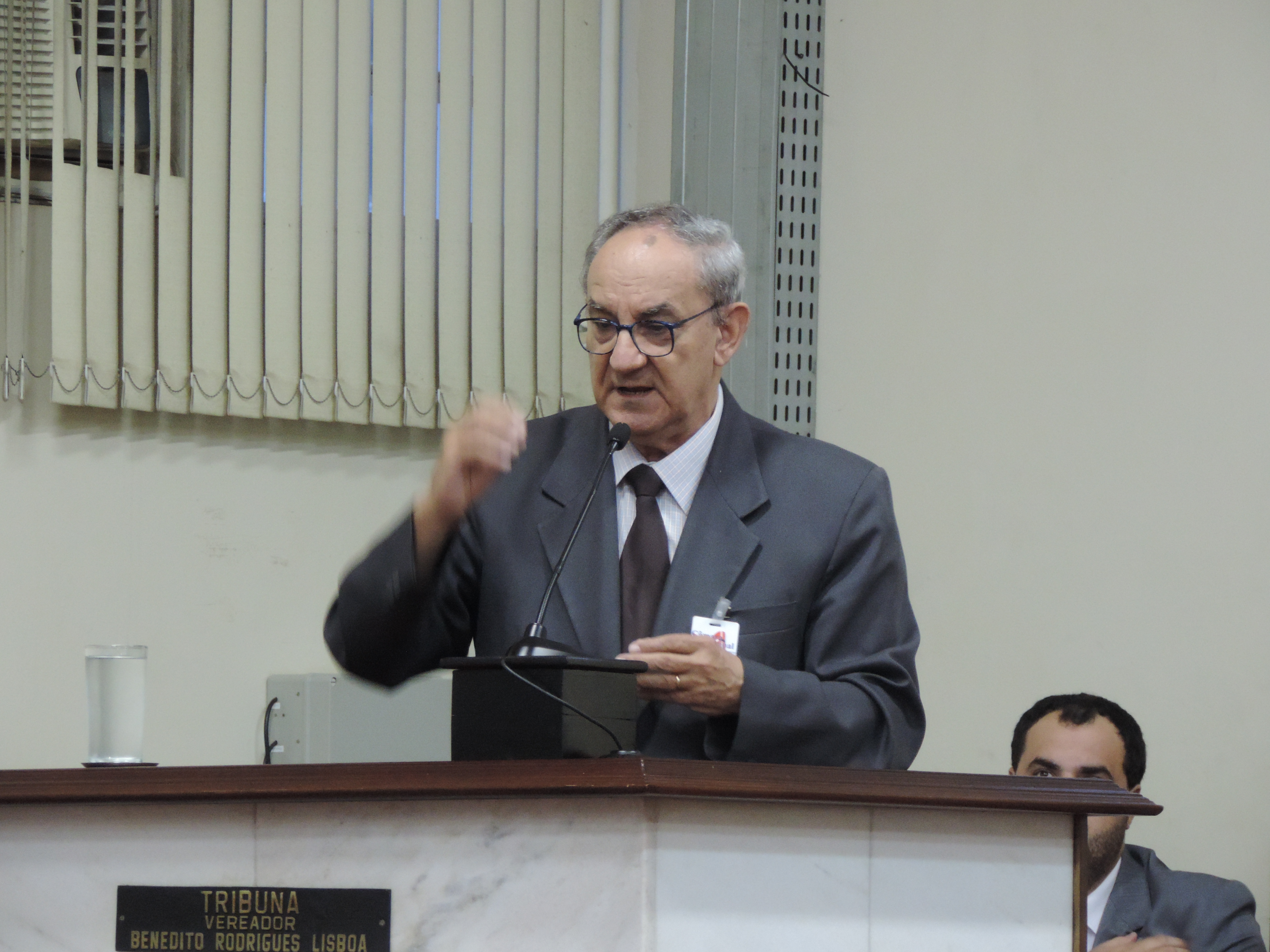 O médico Milton Ruiz participou da Tribuna Livre
