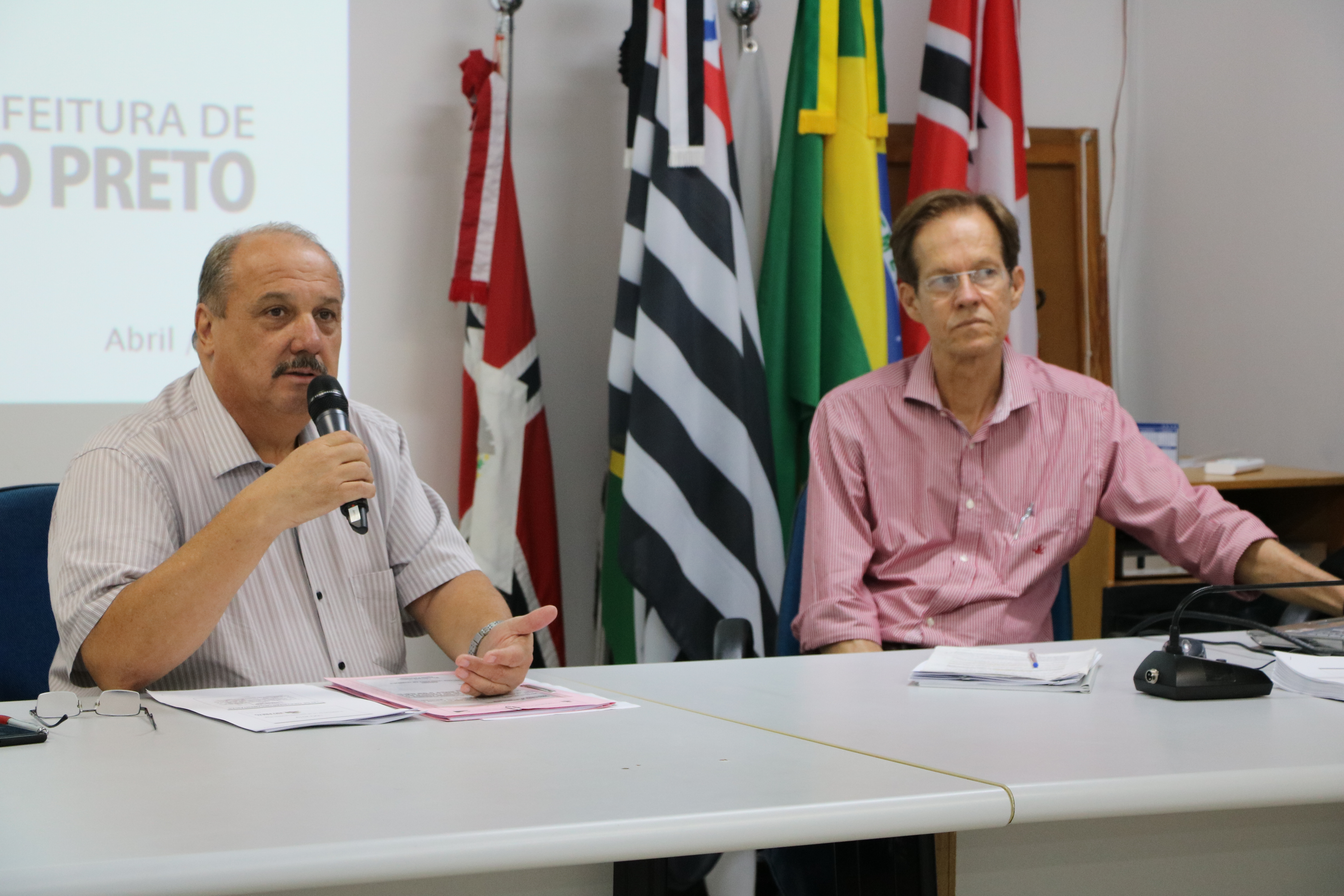 Pauléra e Cestari durante apresentação da LDO e balanço do Programa de Metas