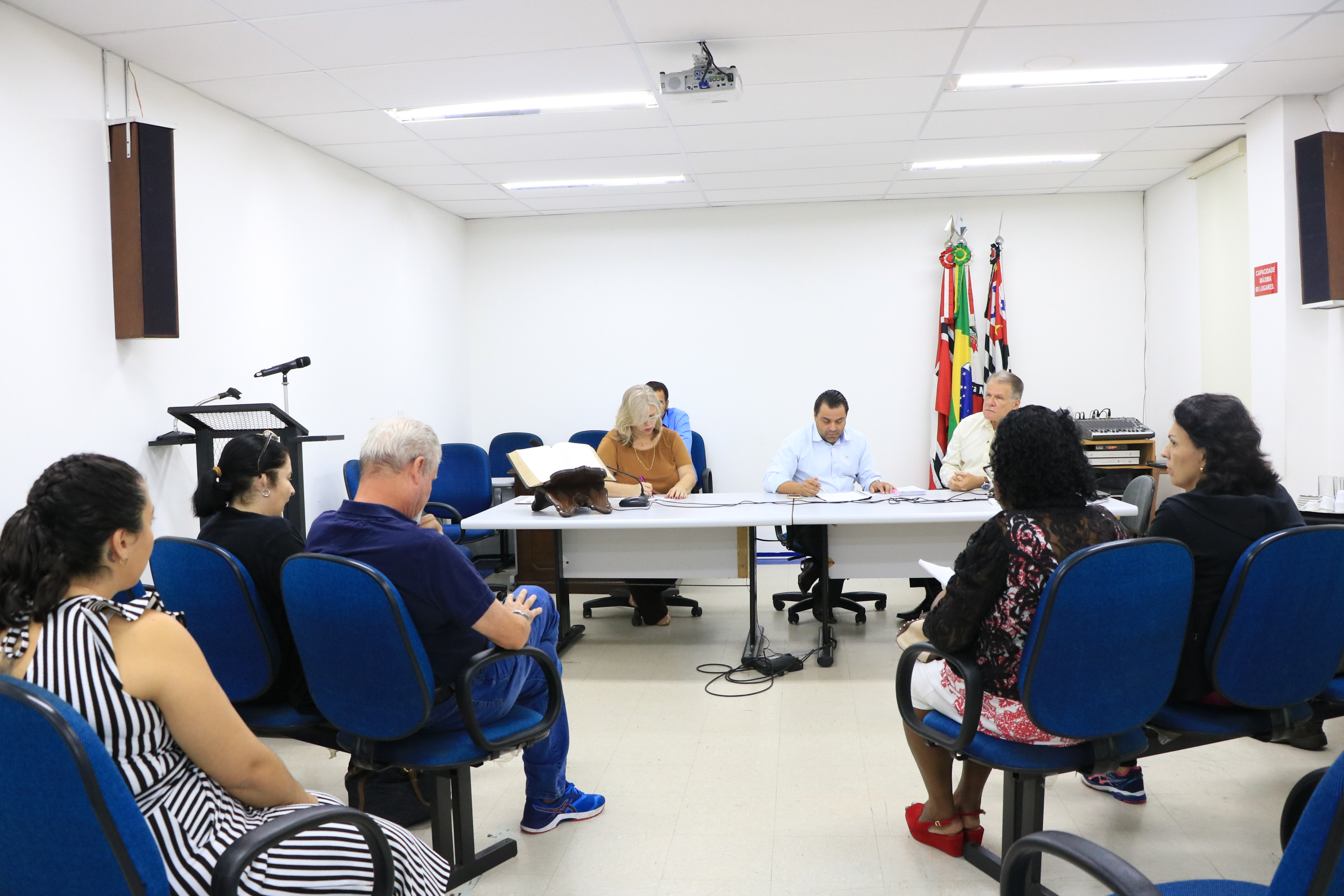 Reunião foi realizada no auditório da Câmara