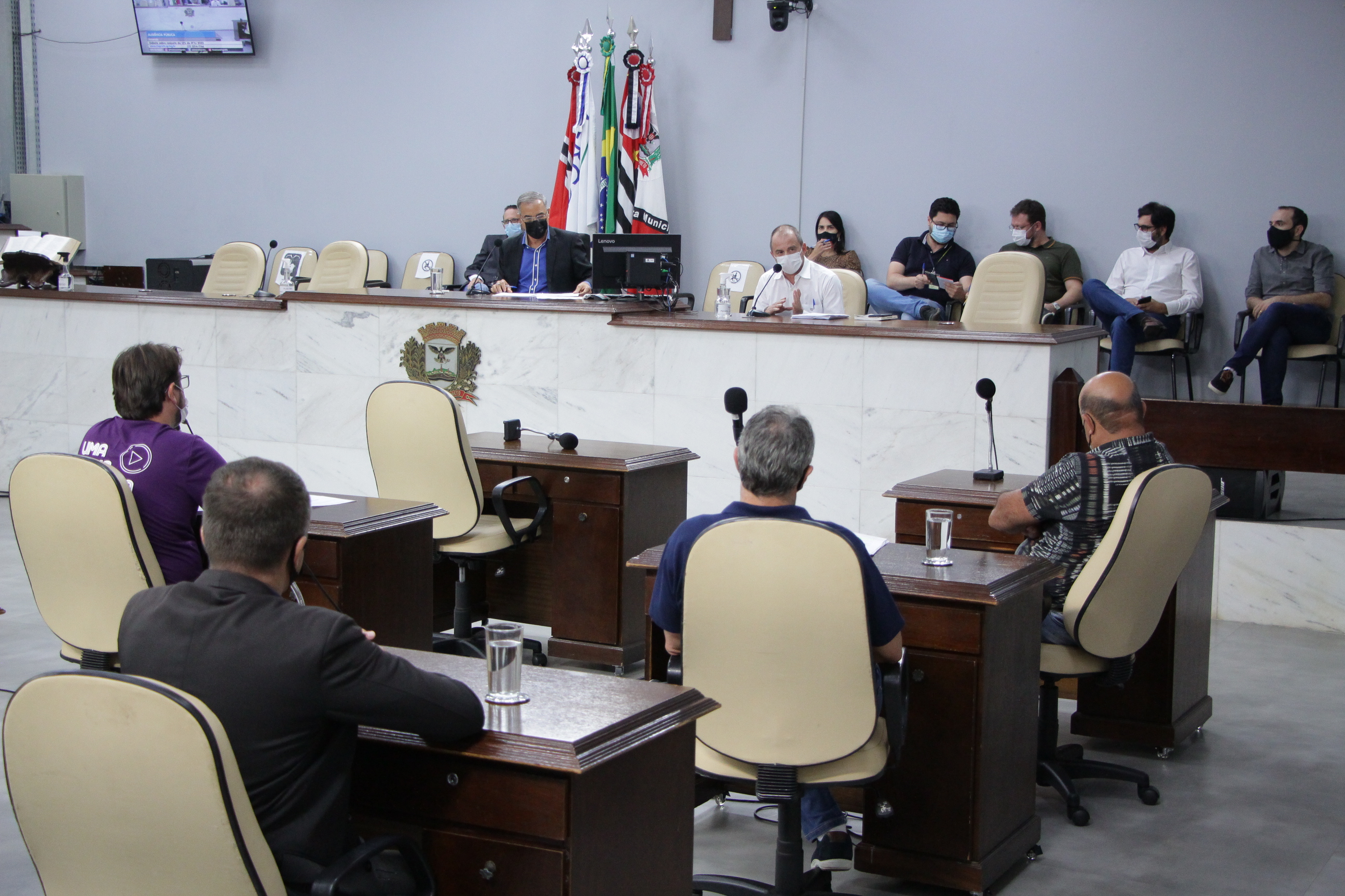 Audiência contou com participação de munícipes e vereadores