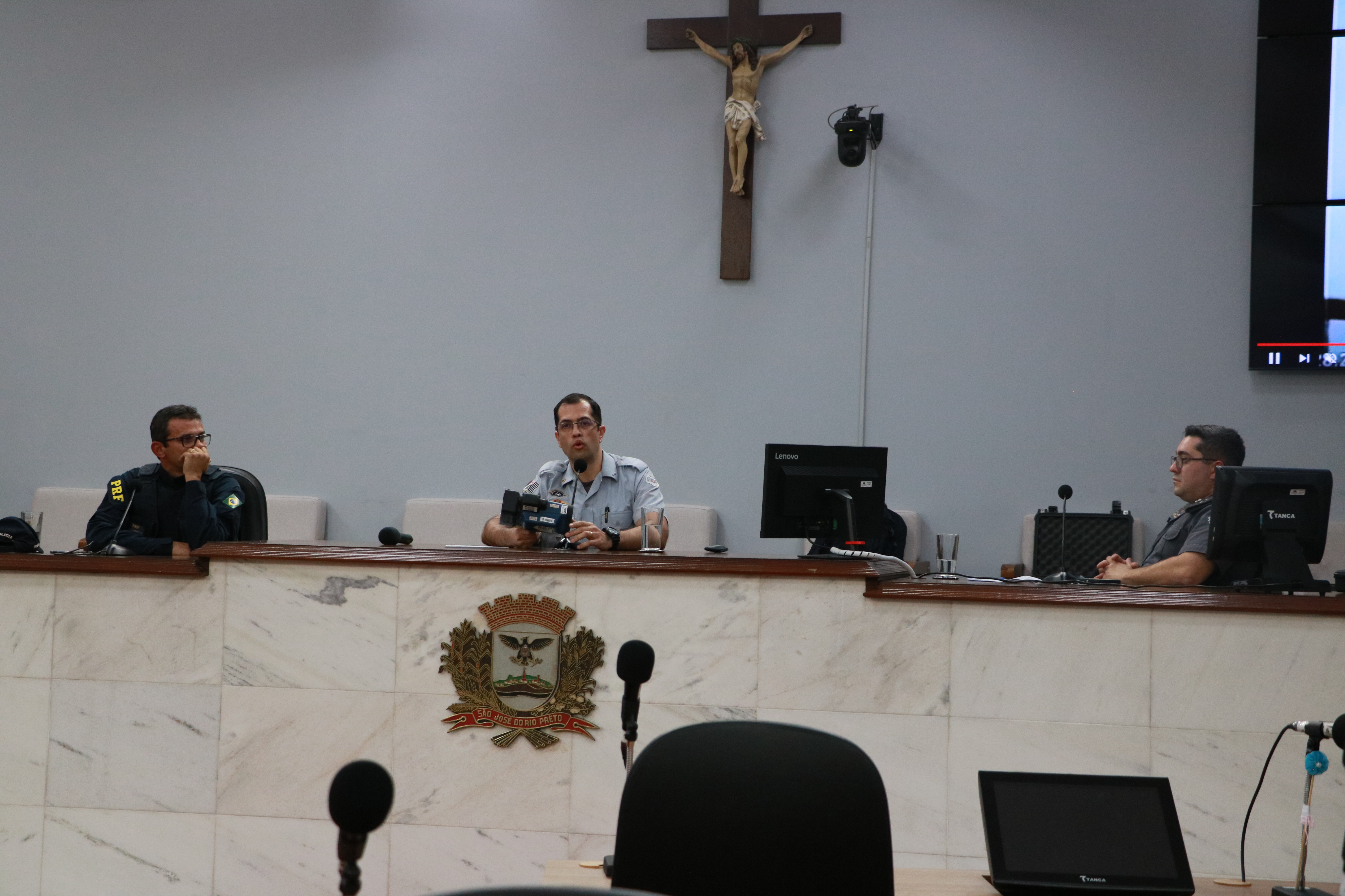 Inspetor da PRF, Flávio Catarucci, tenente Marcus Ferreira, da Polícia Militar Rodoviária, e tenente Cristiano Vieira da Polícia Militar