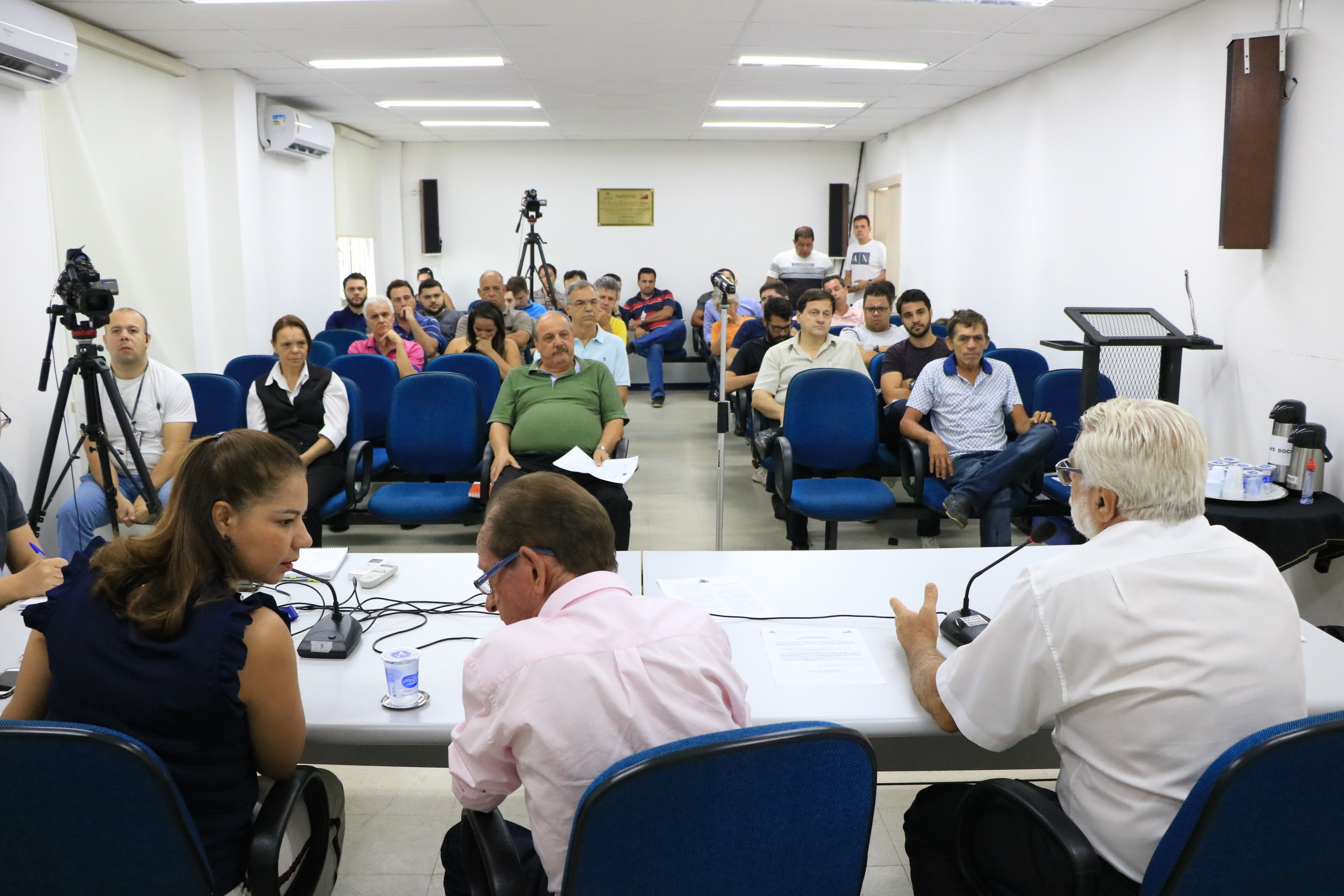 Na primeira audiência, realizada na Câmara, proposta que libera bares na redentora teve aval dos participantes