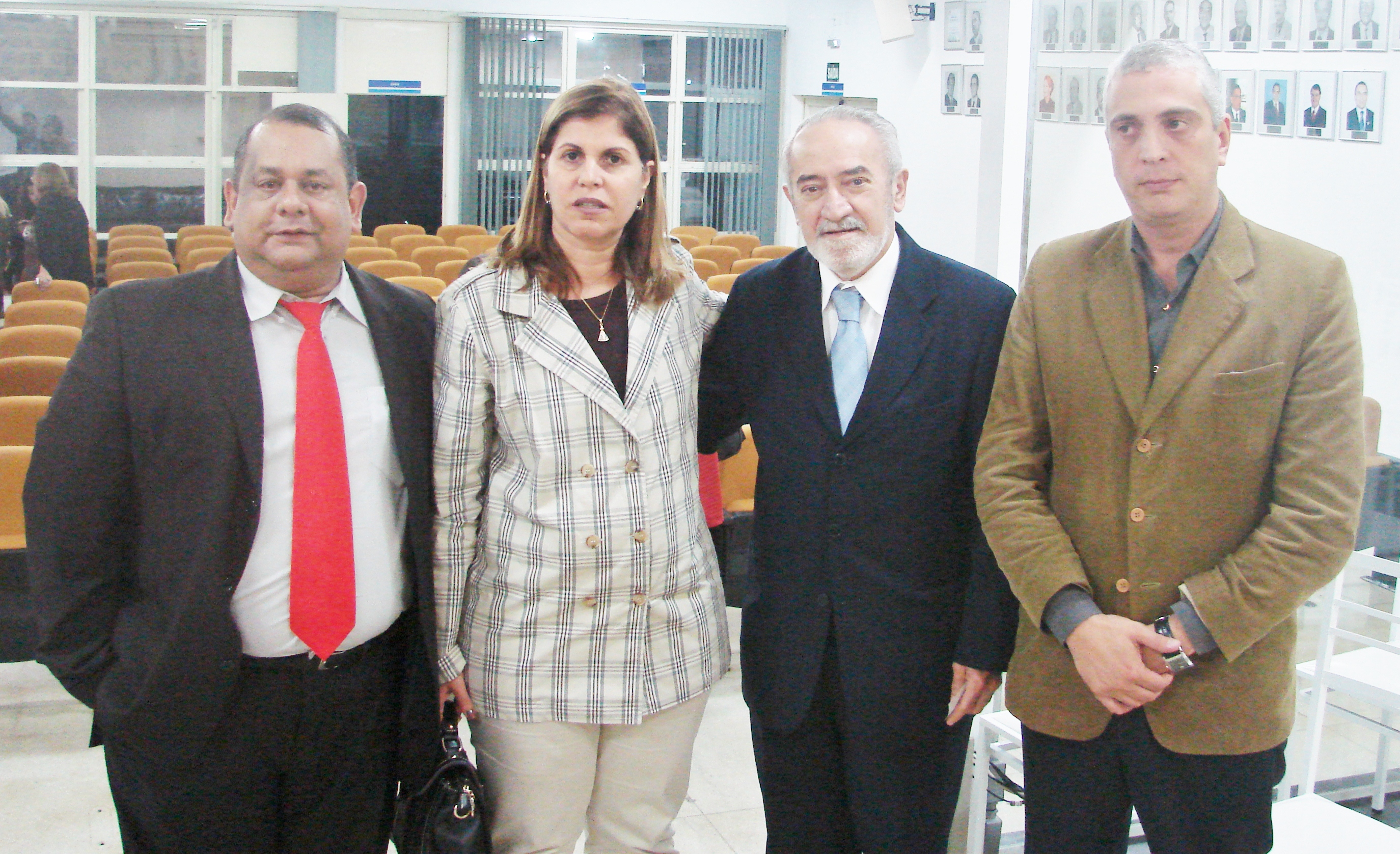 Celi Regina com Fábio Moutinho, da Escola do Legislativo de Taubaté; Florian Madruga, Presidente da Associação Brasileira das Escolas dos Legislativos e Roberto Lamari, diretor da Escola do Parlamento da Capital.