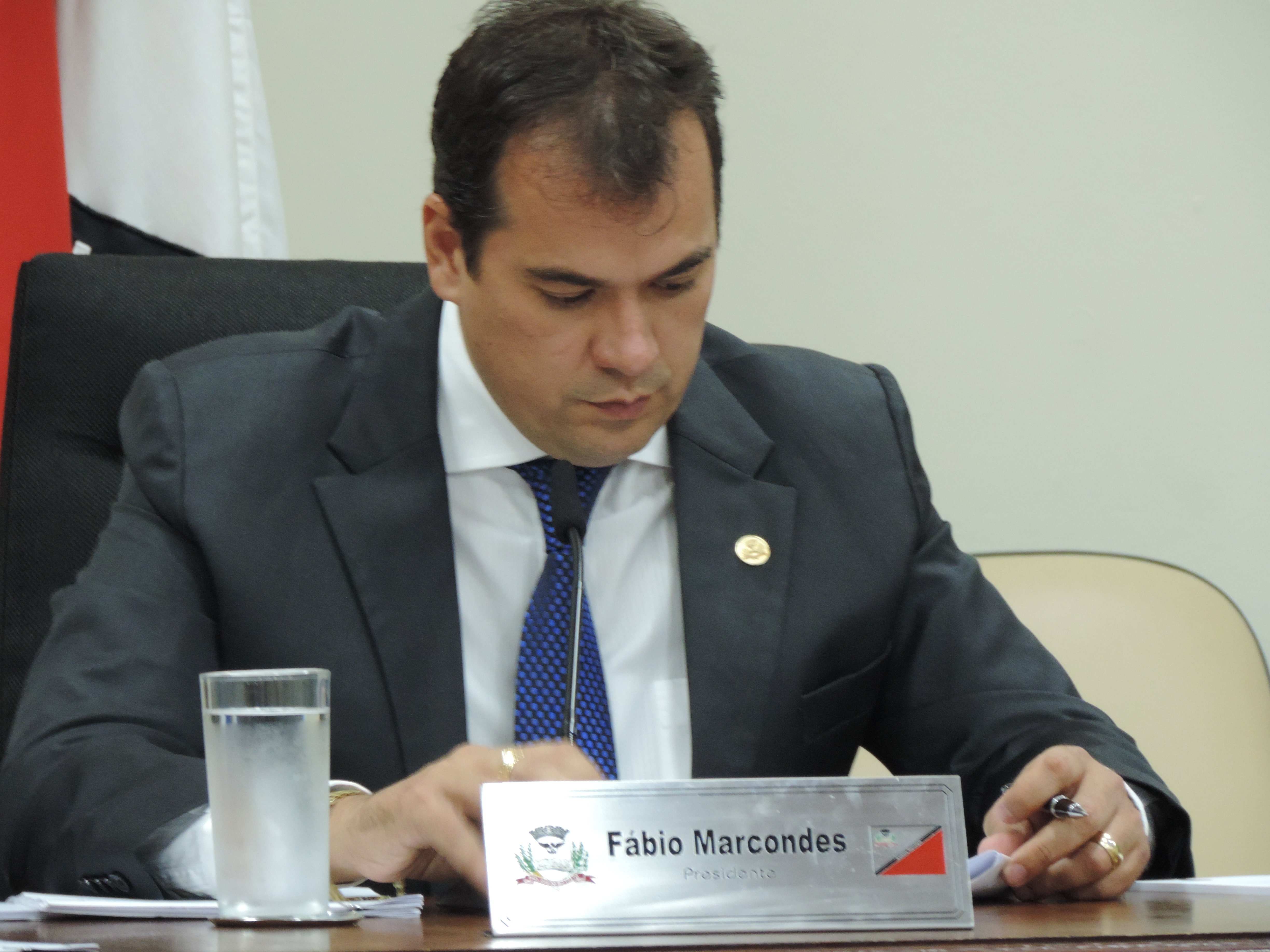 Análise de dois projetos foi adiada