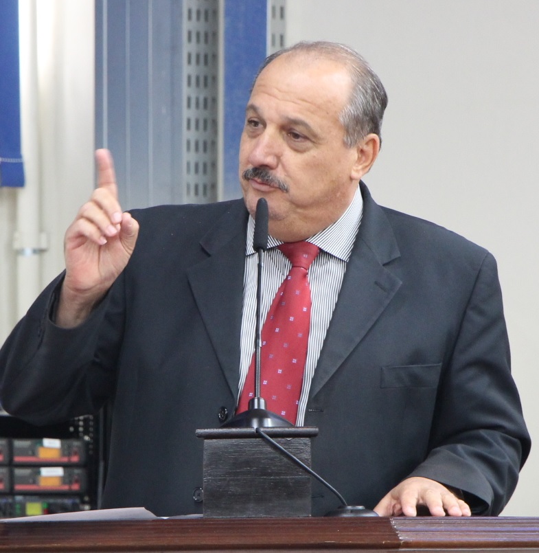 Pauléra considera a imposição de idade máxima para participar do concurso "um equívoco"