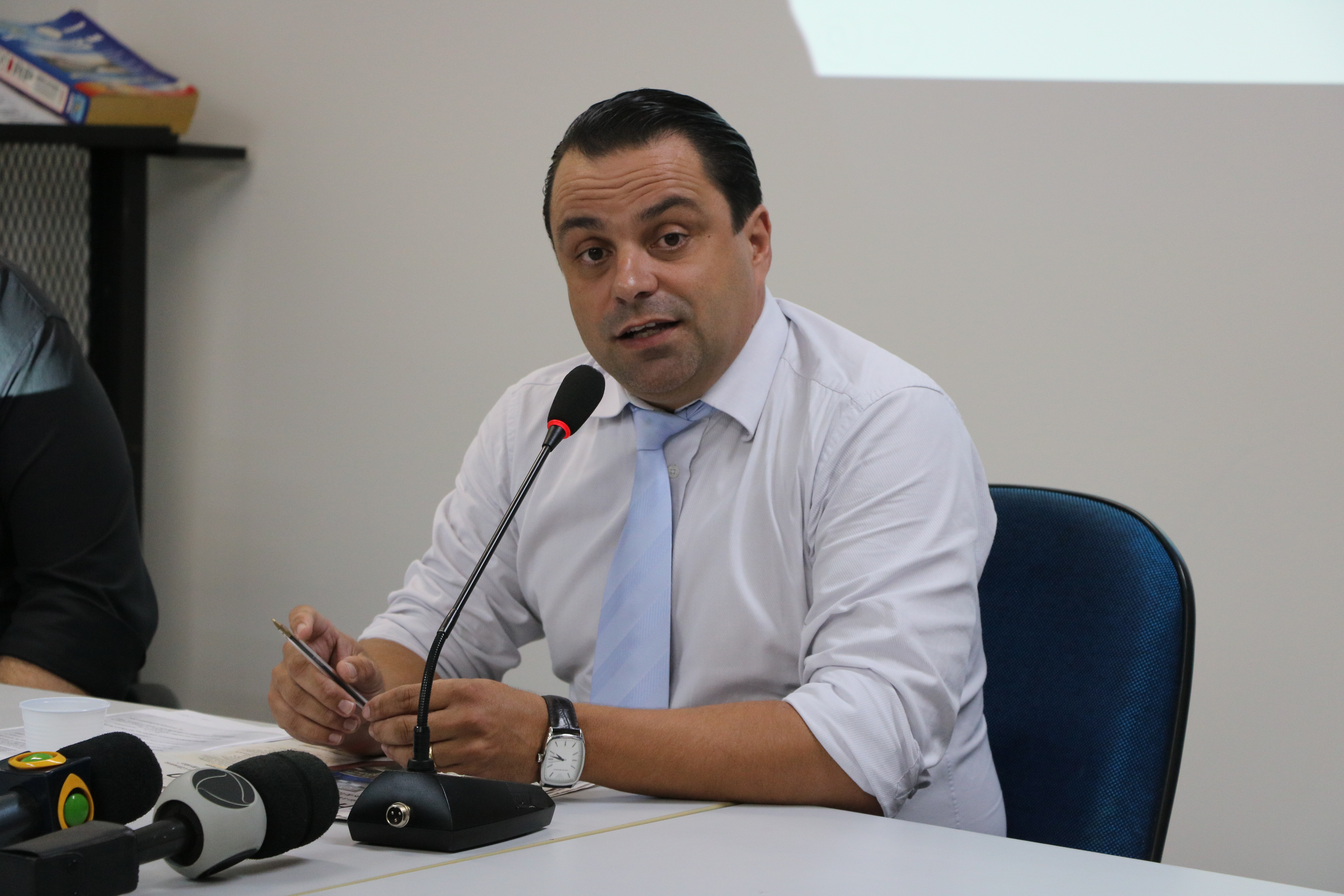 Dornelas diz que óculos pirata gera prejuízo econômico e à saúde pública