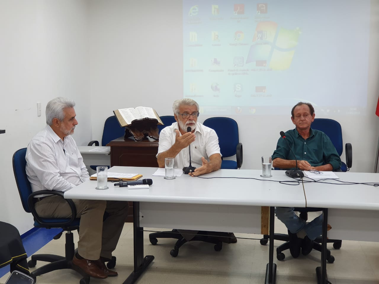 Vereadores da Comissão de Obras participam de reunião com secretário
