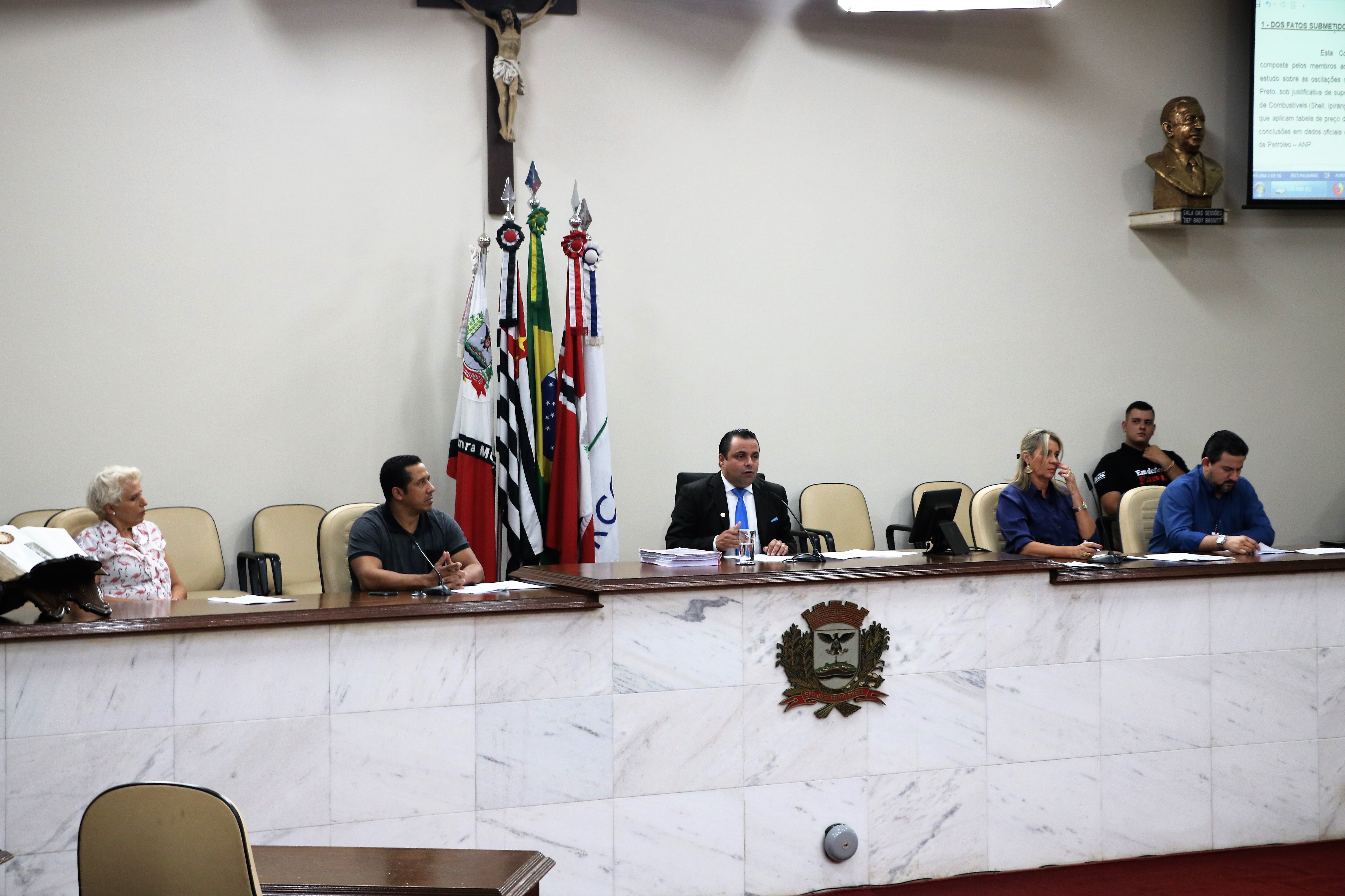 Integrantes da CEV fizeram a apresentação do relatório final na tarde desta quinta-feira