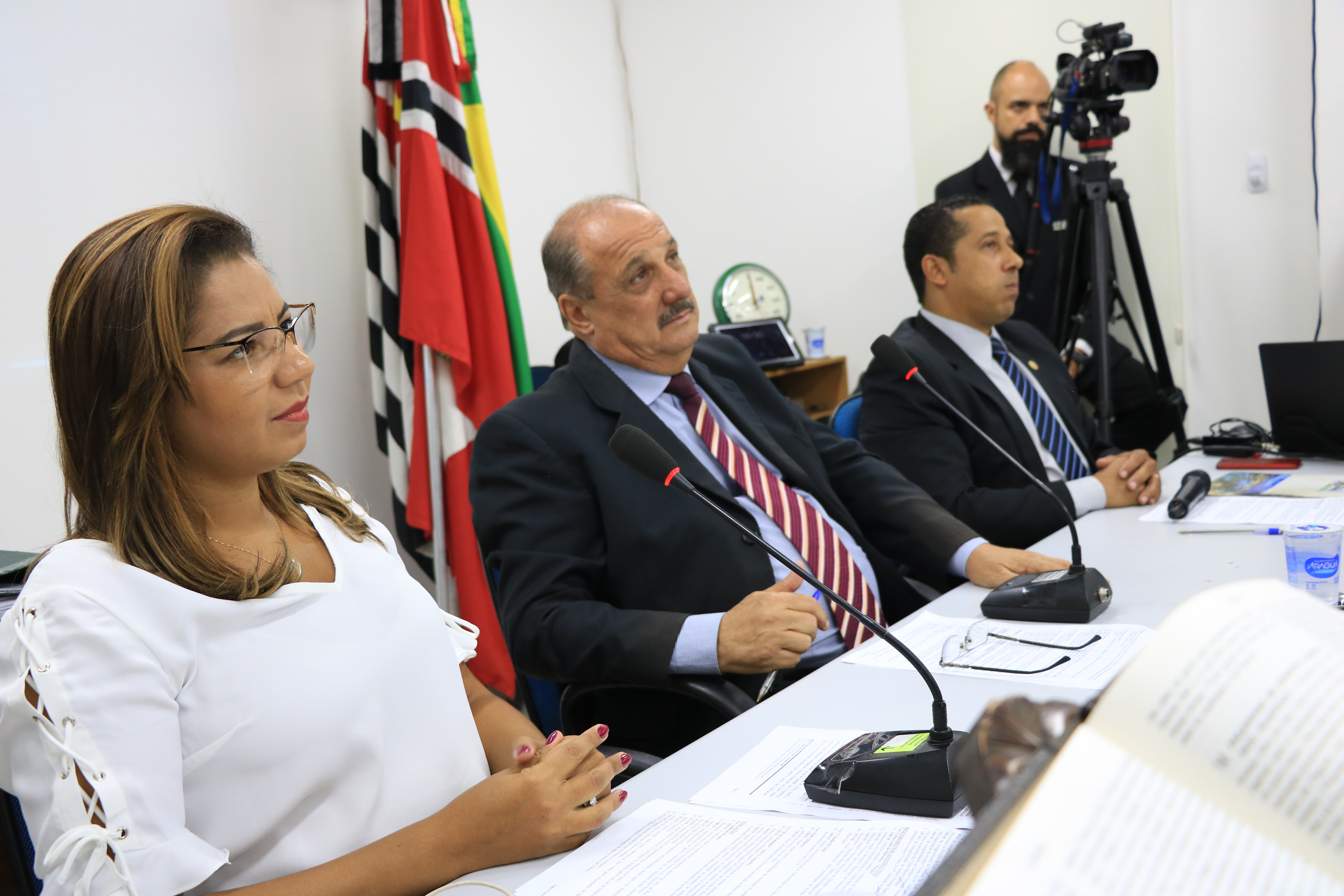 Parte da Mesa Diretora da Câmara durante sessão ordinária no auditório da Câmara