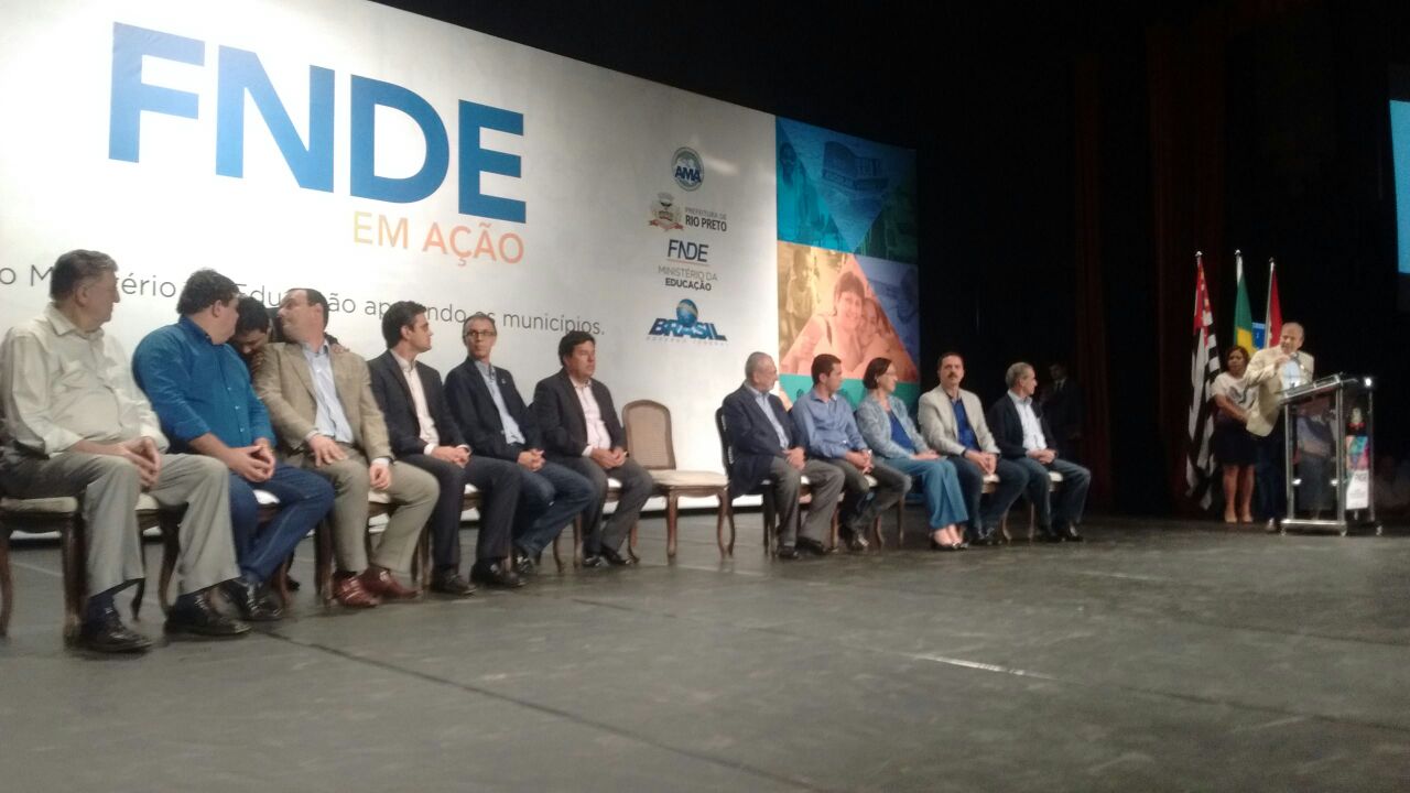 Ministro fez anúncio de instituto federal durante evento do FDNE