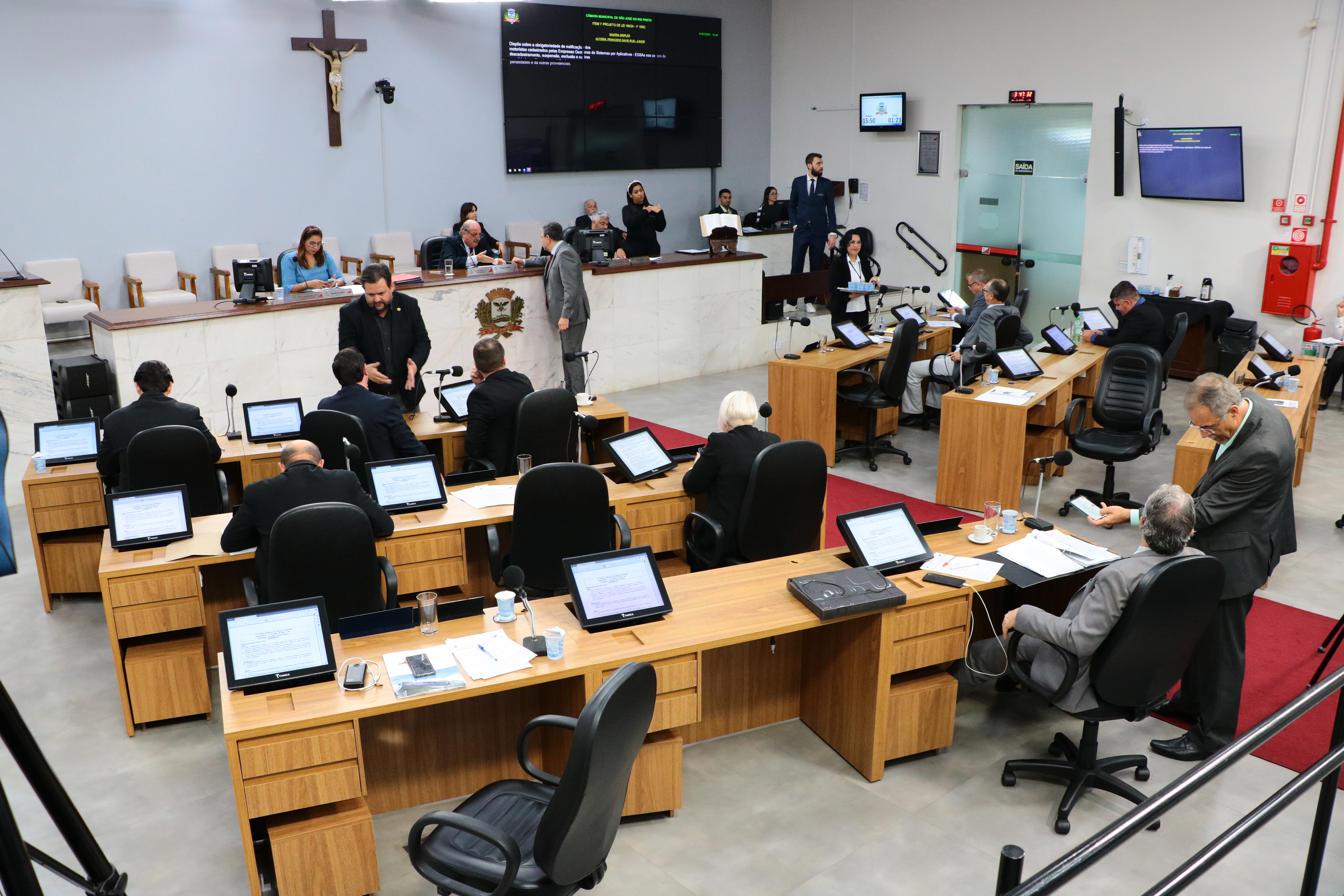 Vereadores analisam projetos que alteram regras no Plano Diretor, no transporte por aplicative e de sepultamento