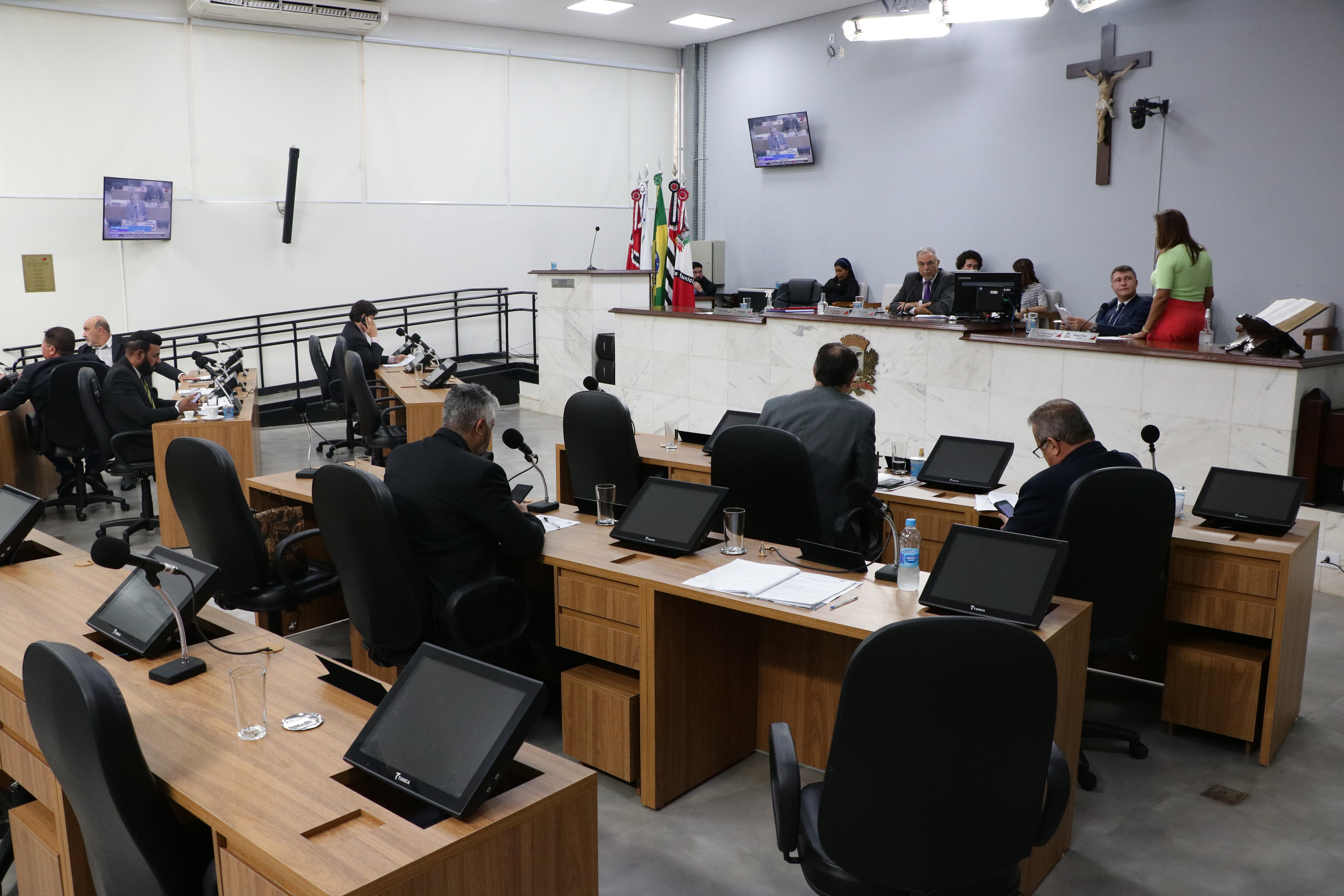 Vereadores vão analisar dois vetos, dois projetos de Lei Complementar e três projetos de Lei
