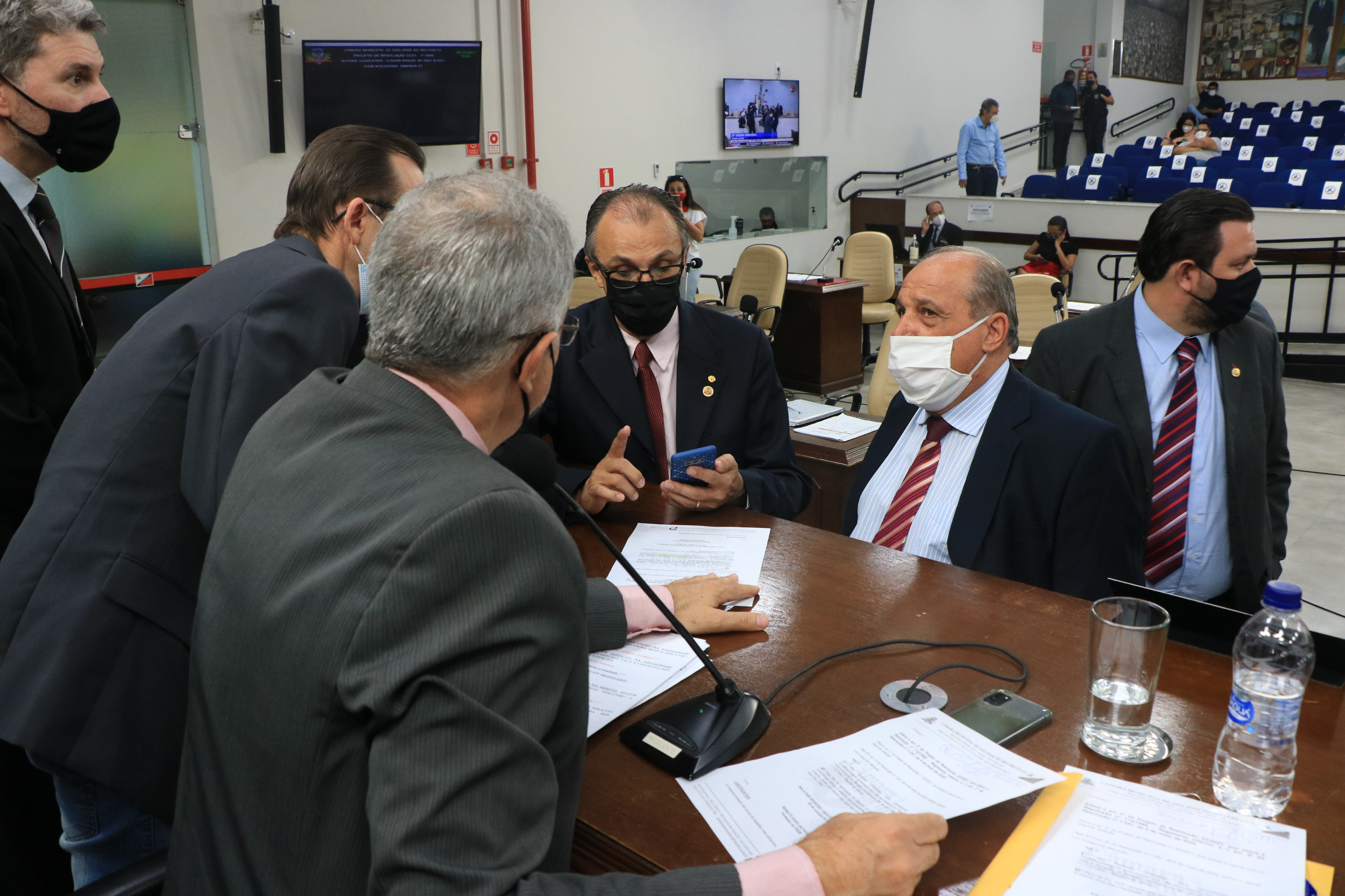 Vereadores debatem com presidente Pedro Roberto proposta que altera horário de sessões