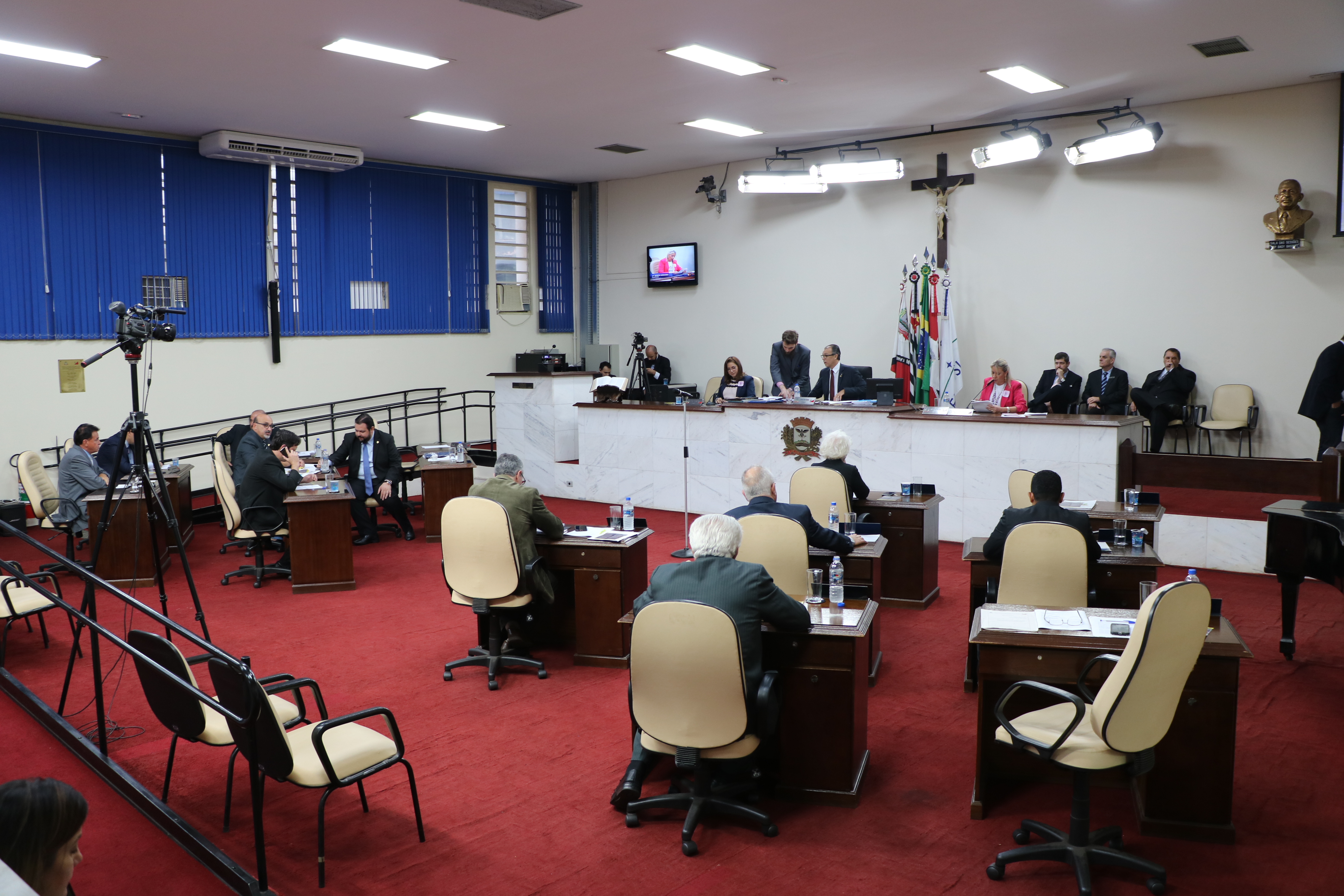 Vereadores vão analisar projetos e vetos do Executivo