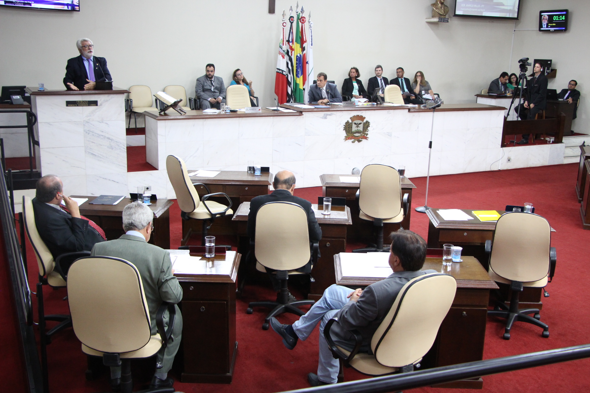 Vereadores ocuparam a tribuna para falar sobre educação, obras, esporte e filantropia.