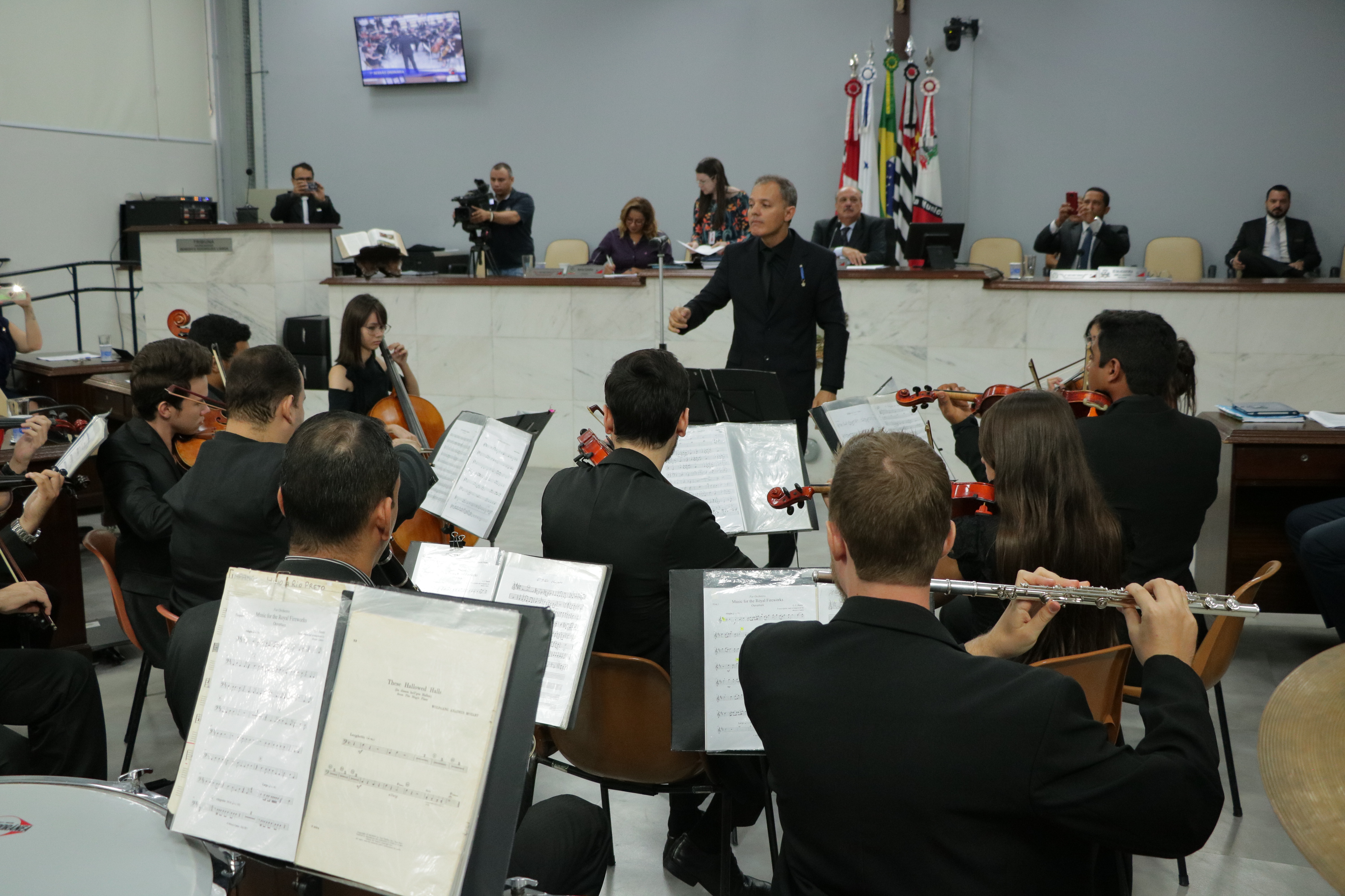 Orquestra Sinfônica de Rio Preto se apresentou na abertura da 1ª sessão ordinária de 2020