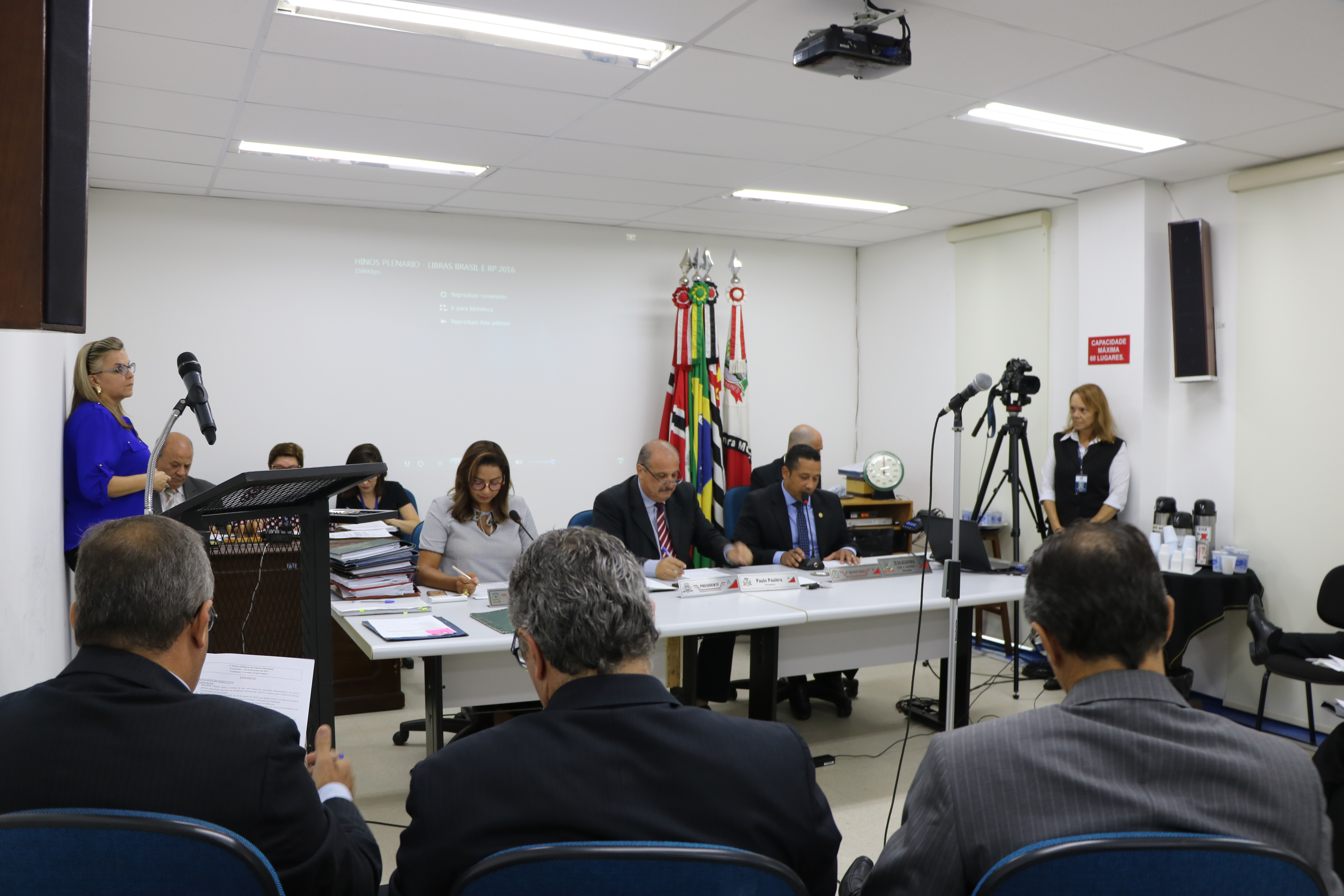 A sessão foi realizada no auditório da Câmara Municipal
