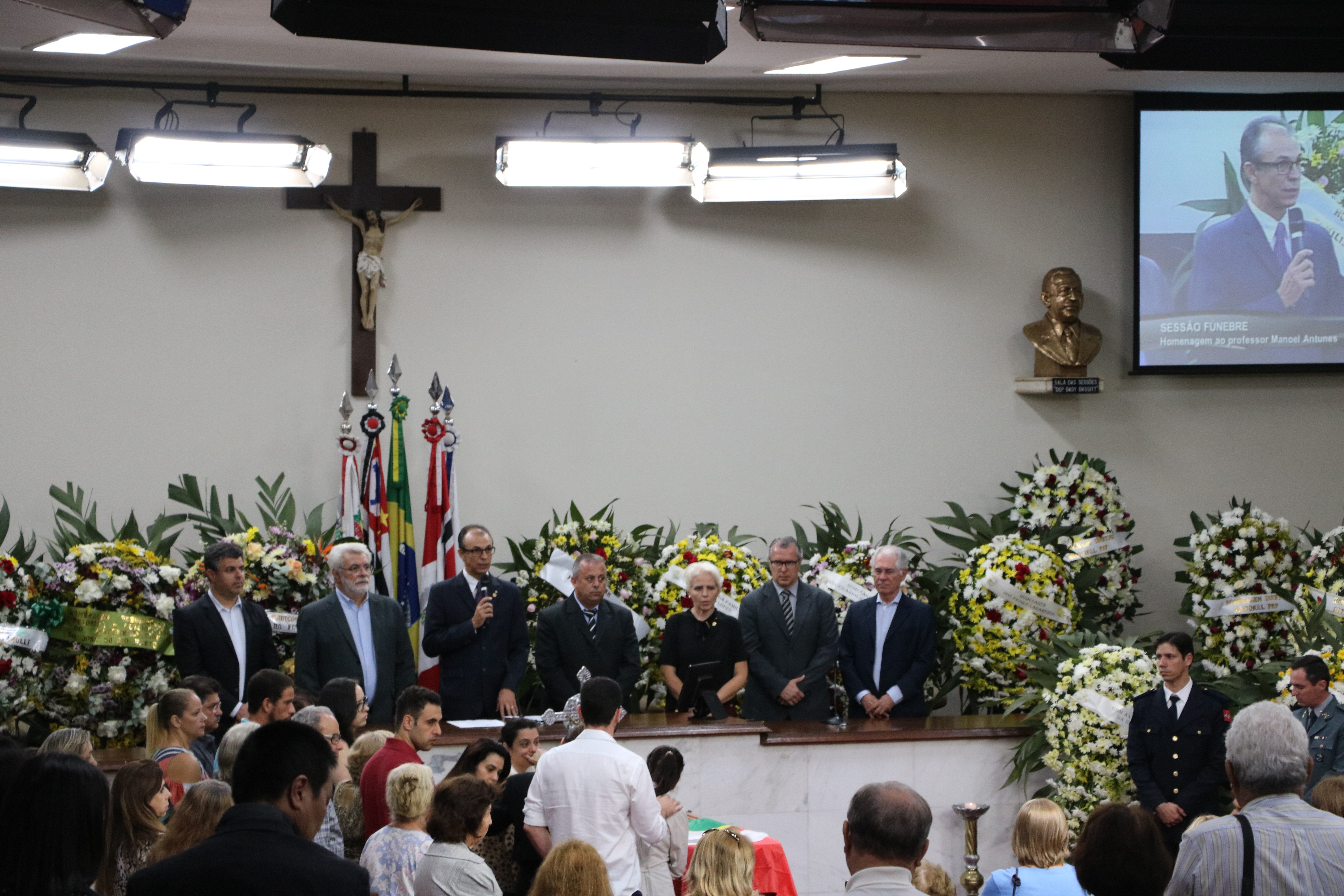 Sessão fúnebre marca despedida