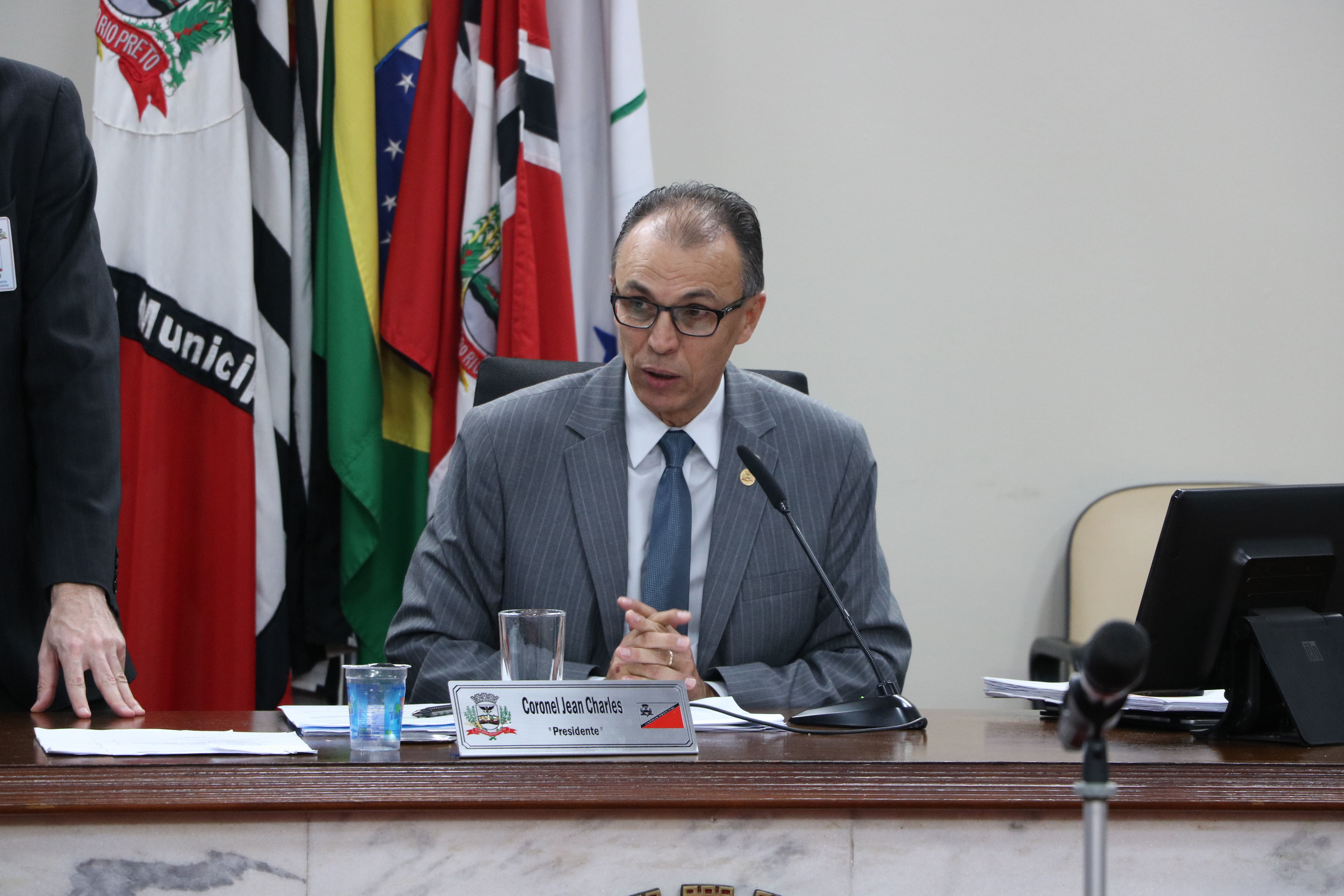 Sessões foram convocadas pelo presidente, coronel Jean Charles