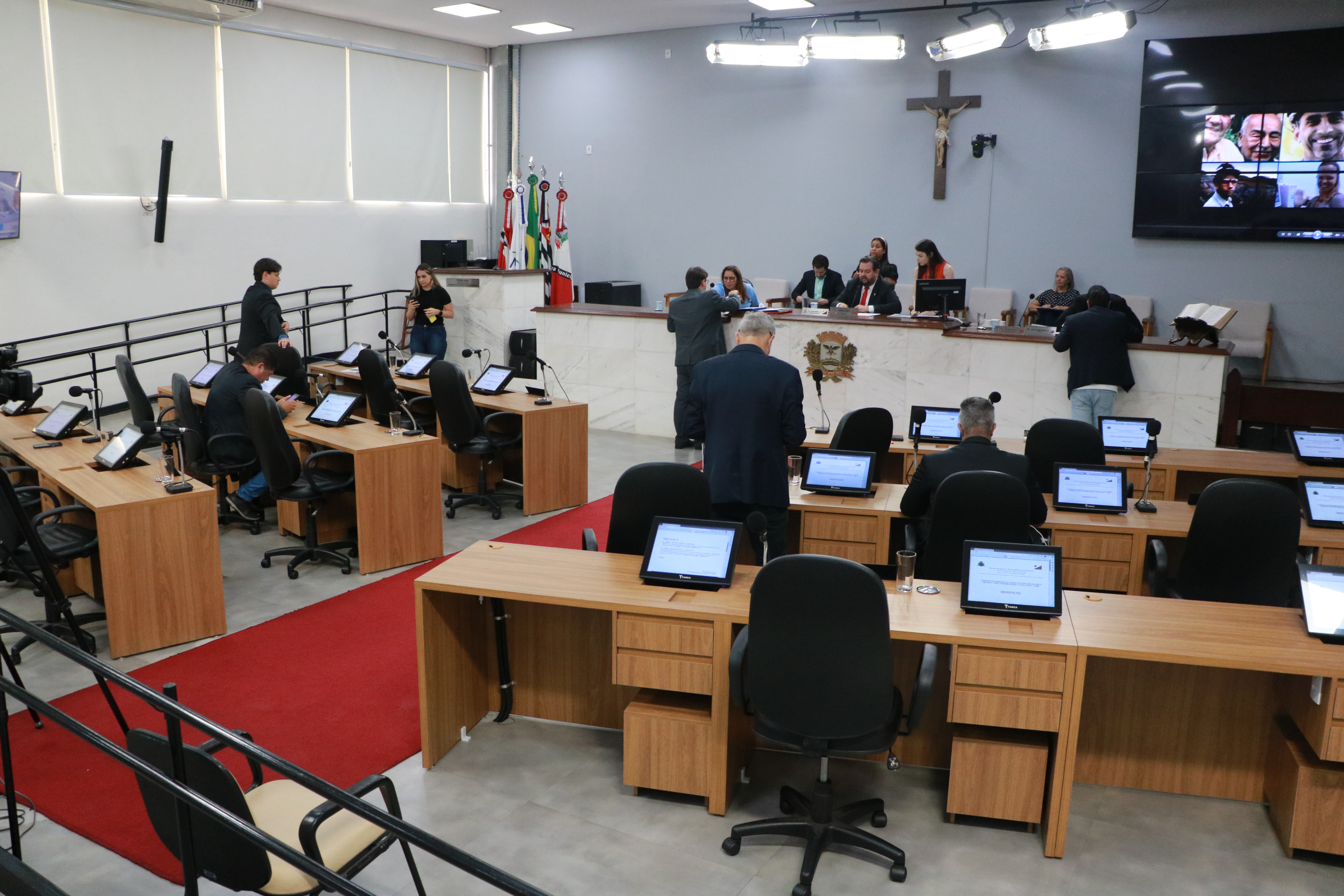 Vereadores durante votação de emendas impositivas a entidades