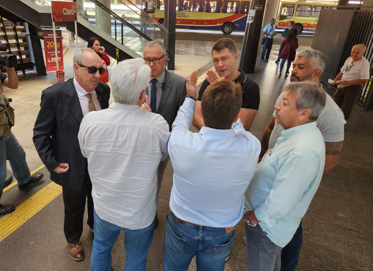 Promotor também esteve em fiscalização em terminal urbano
