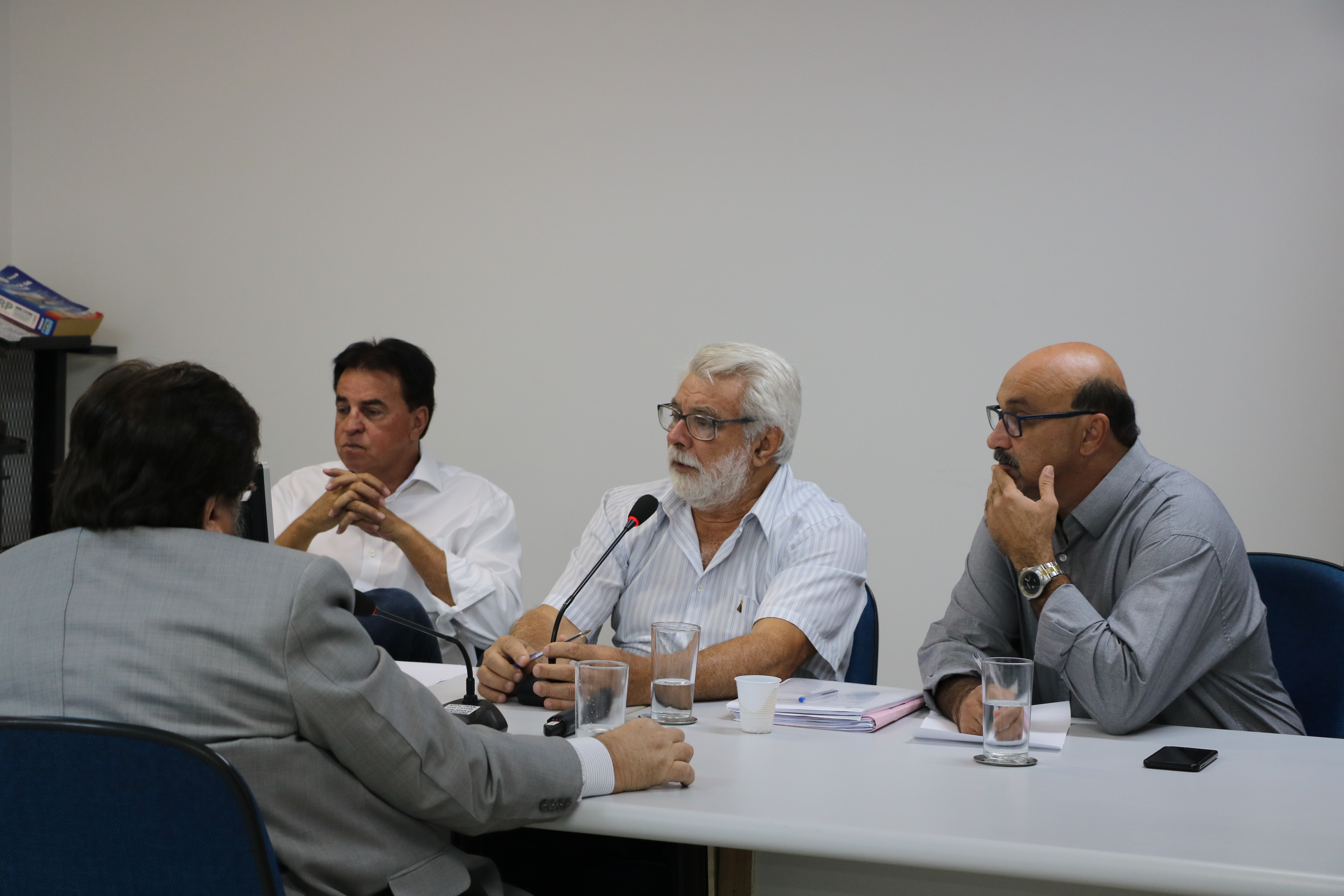 João Curado fala aos membros da CEI que investiga Emurb