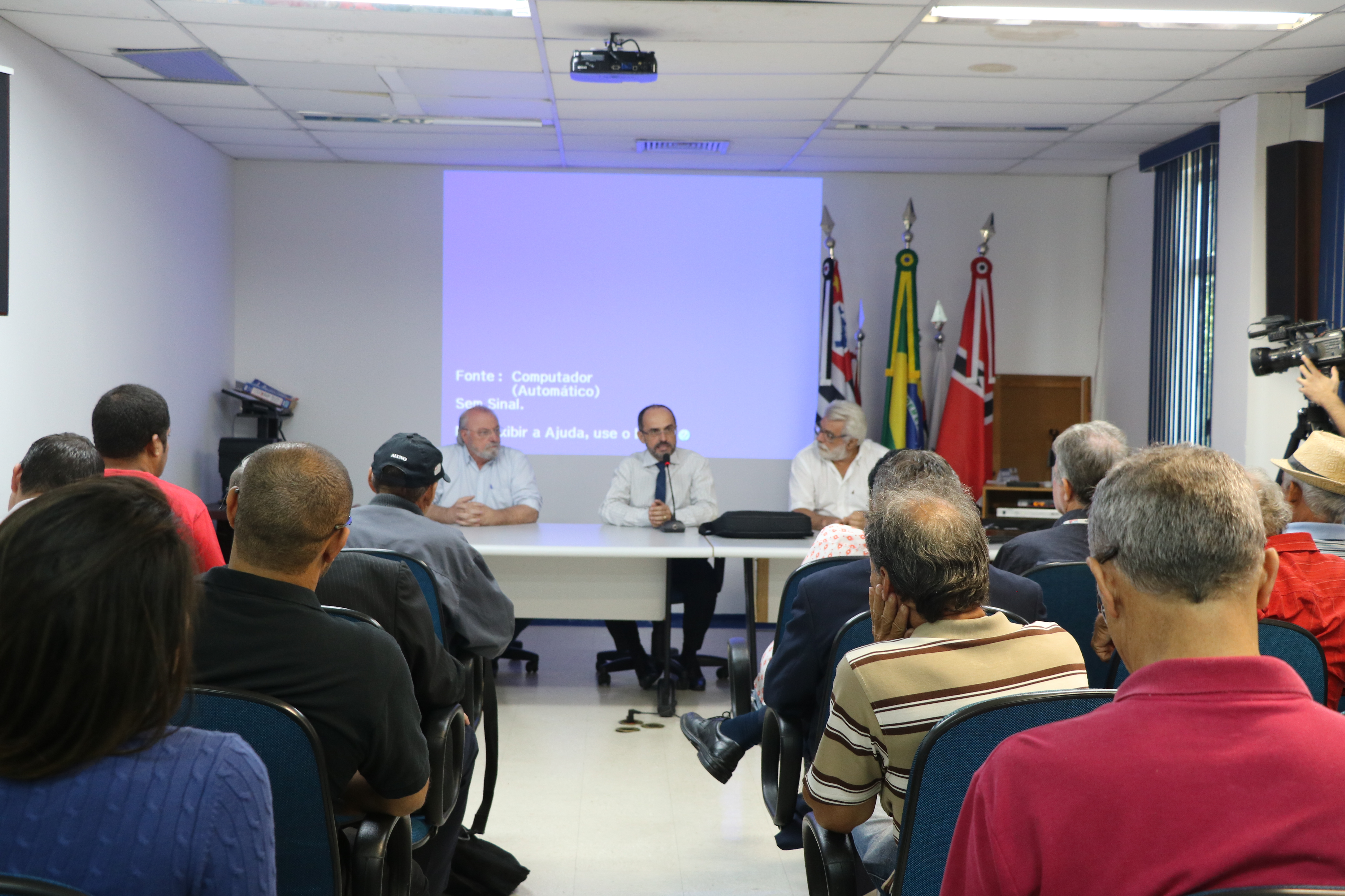 Reunião foi realizada no auditório da Câmara