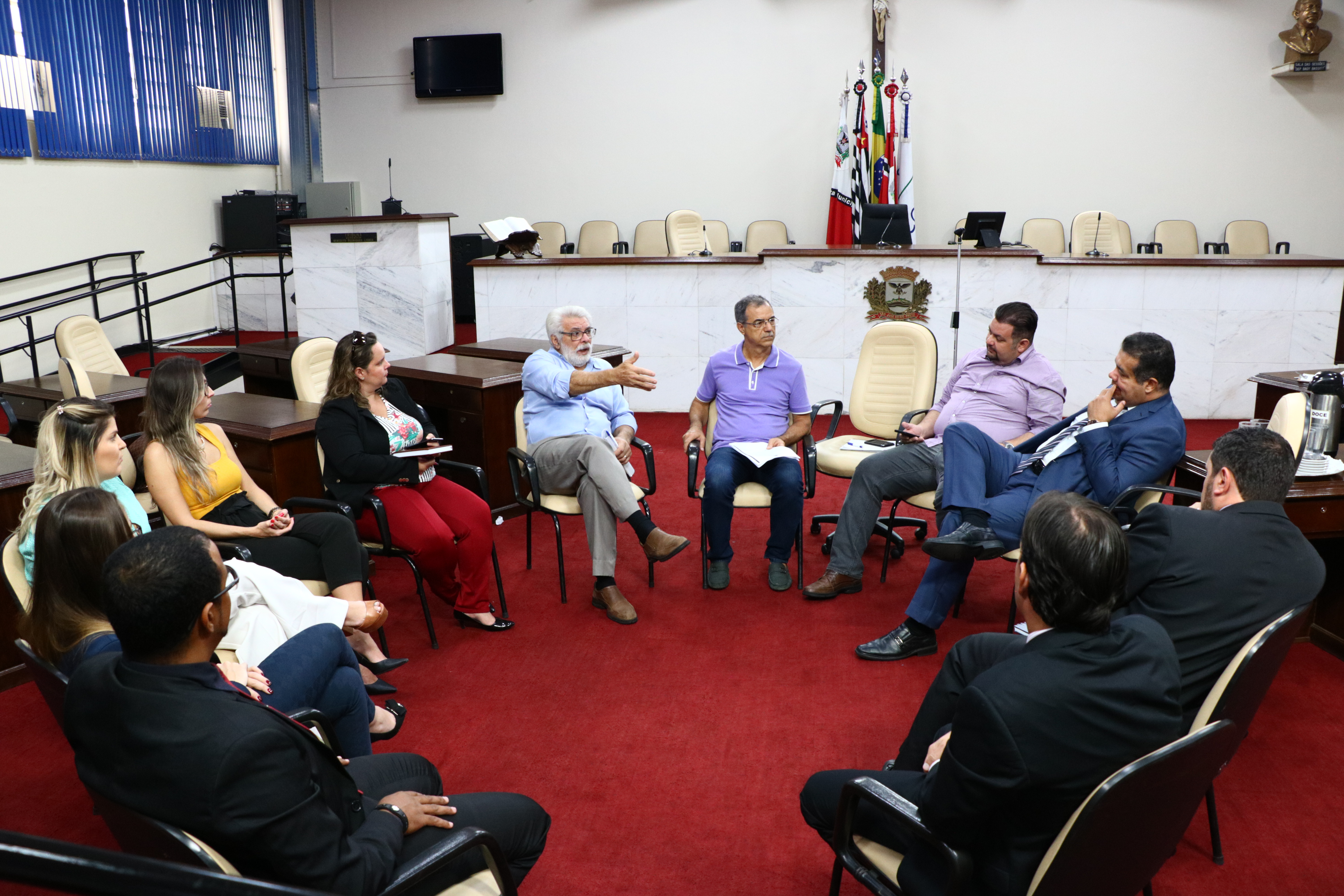 Reunião entre vereadores e representantes da sociedade para debater mobilidade urbana
