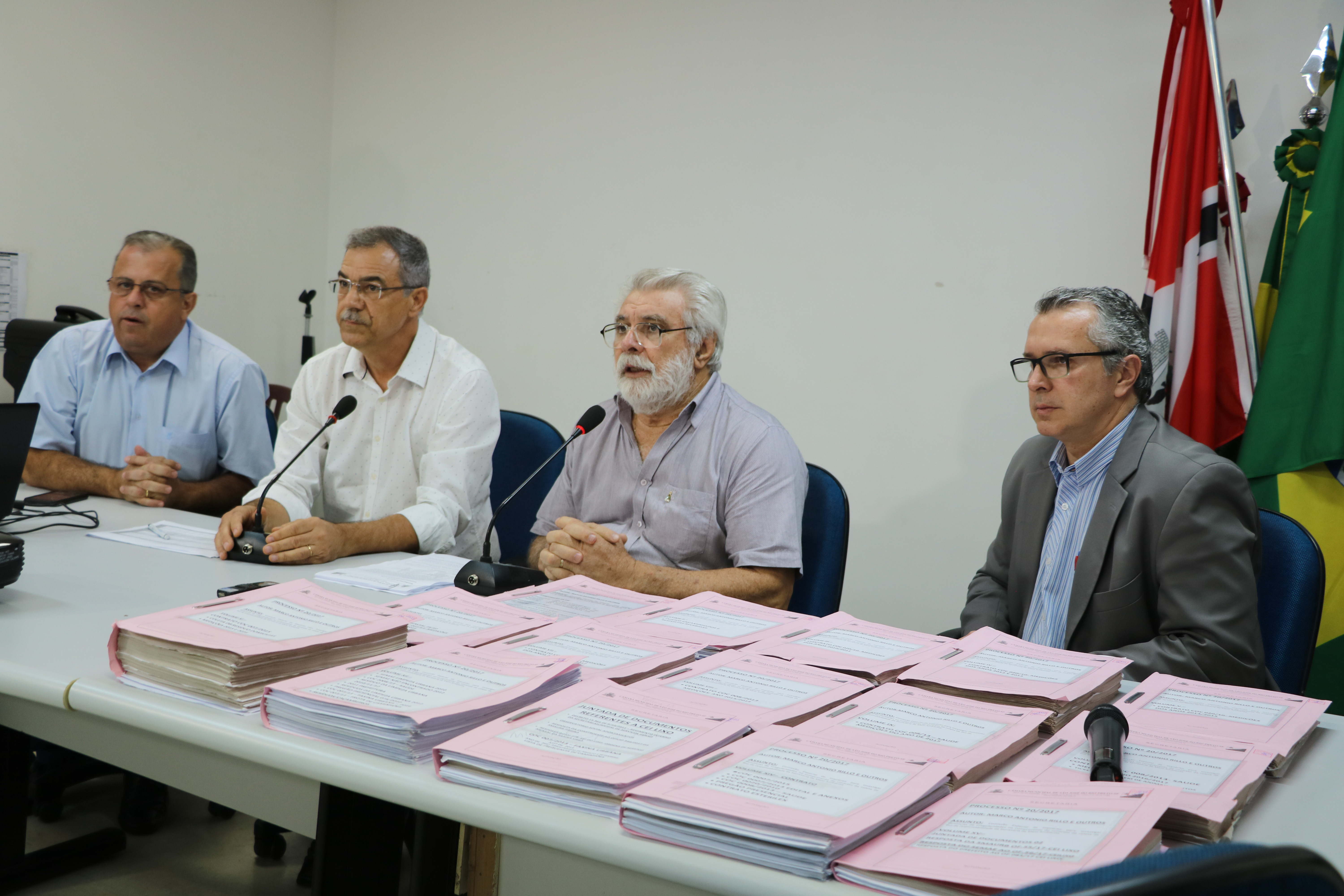 Comissão investigou o serviço de coleta de lixo na cidade