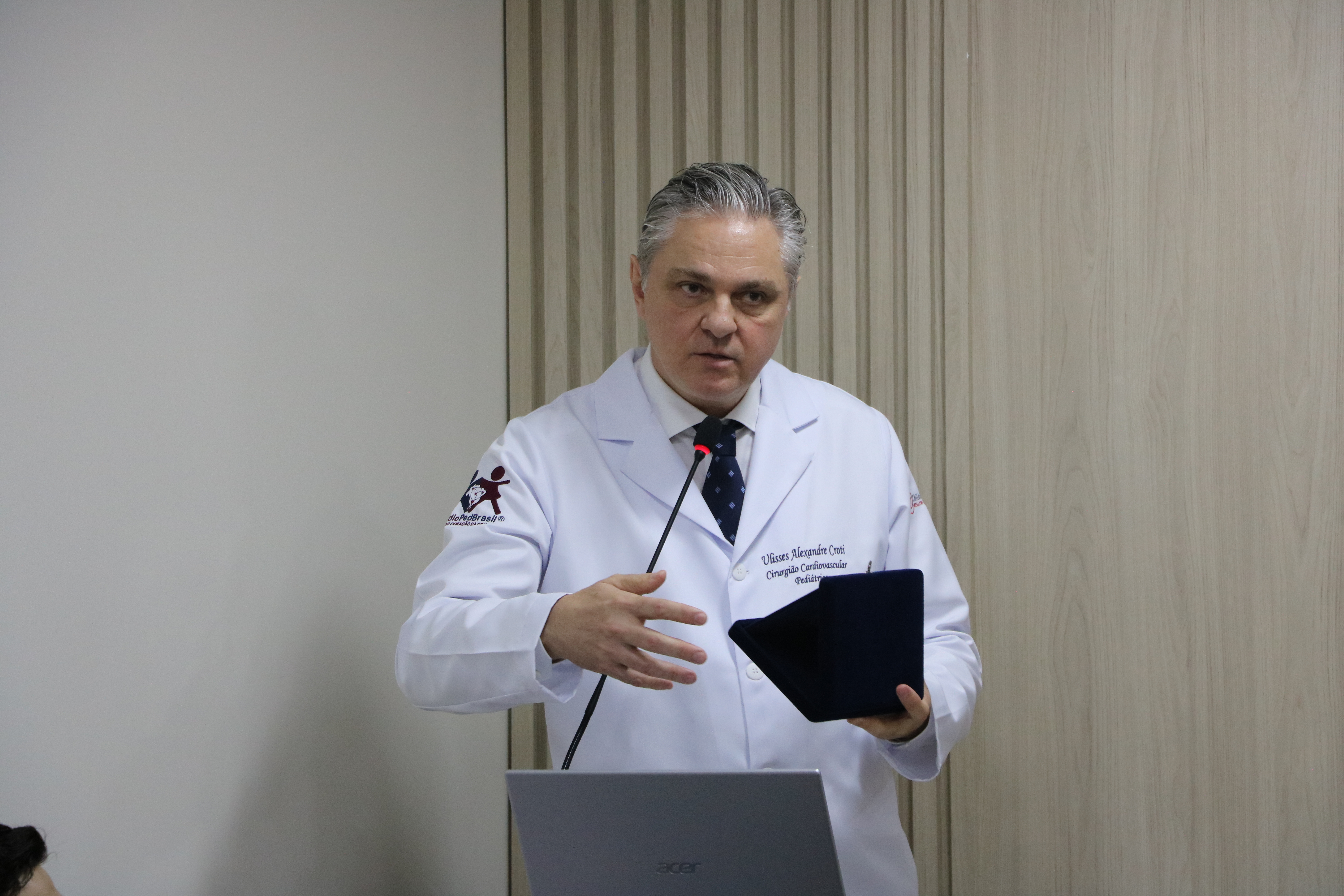 Ulisses Croti é cirurgião cardiovascular pediátrico do HCM