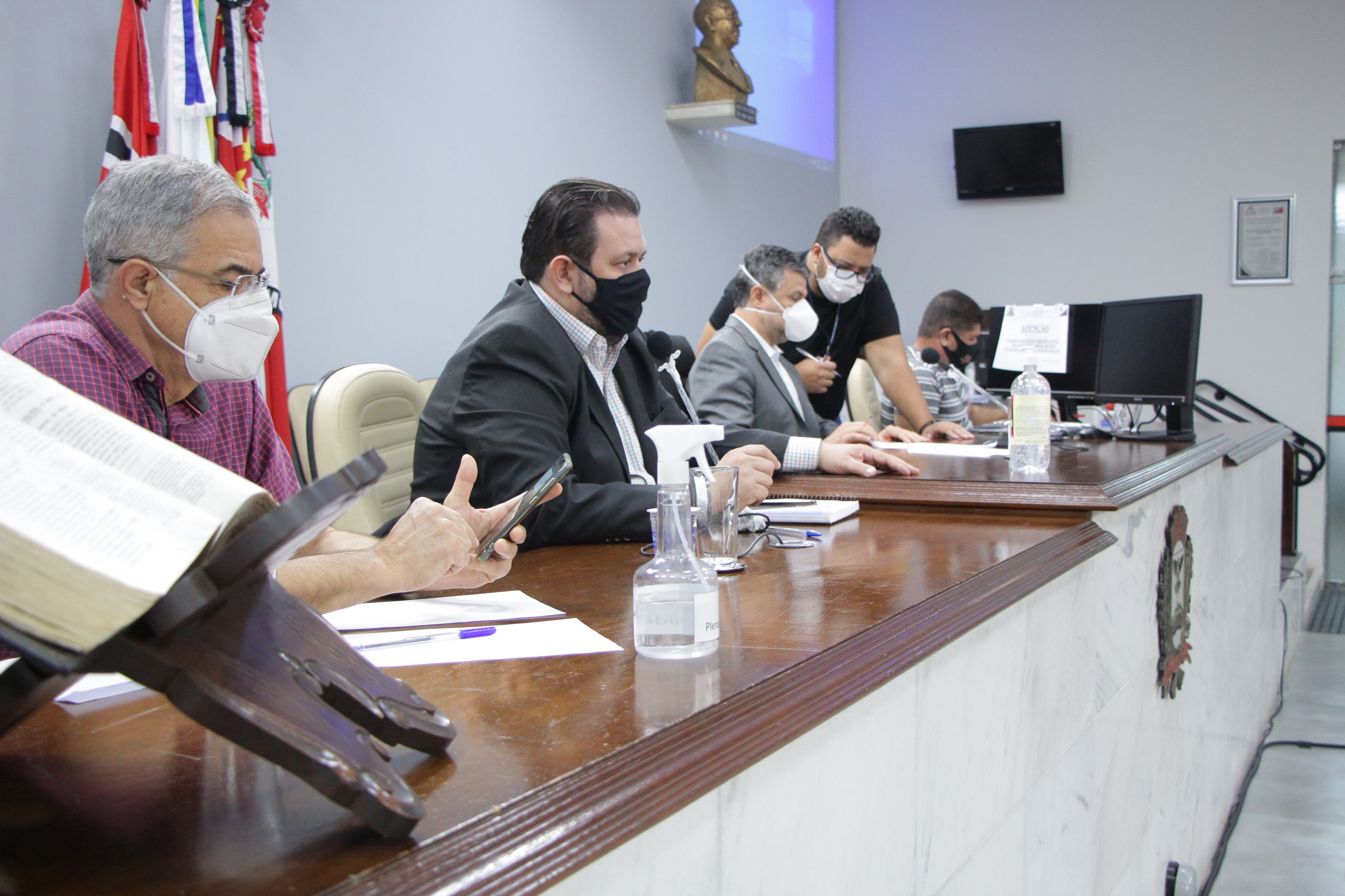 Membros da CEI aprovaram convocação de advogado de empresa terceirizada