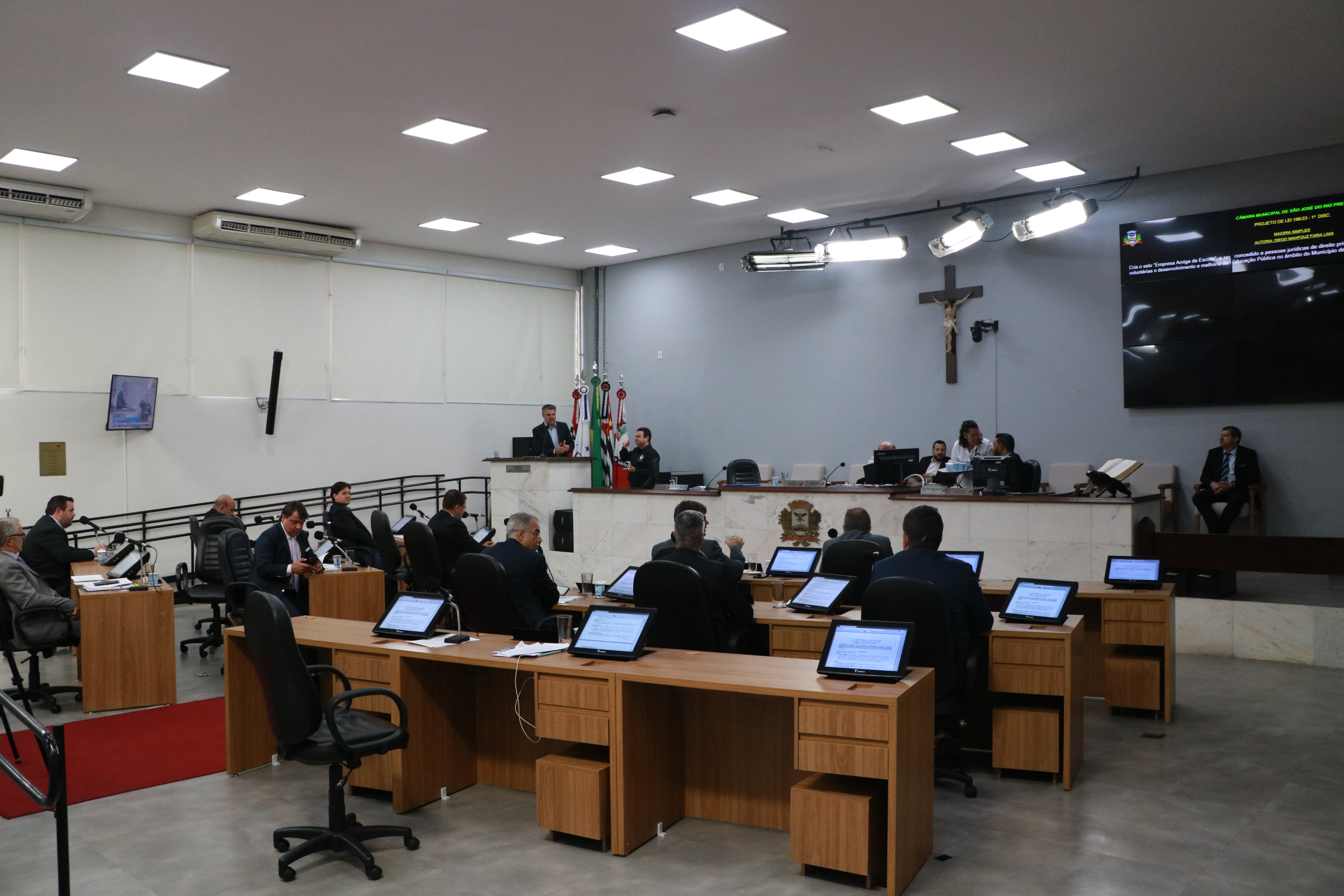 Vereadores rejeitaram veto e aprovaram todos os outros projetos da pauta