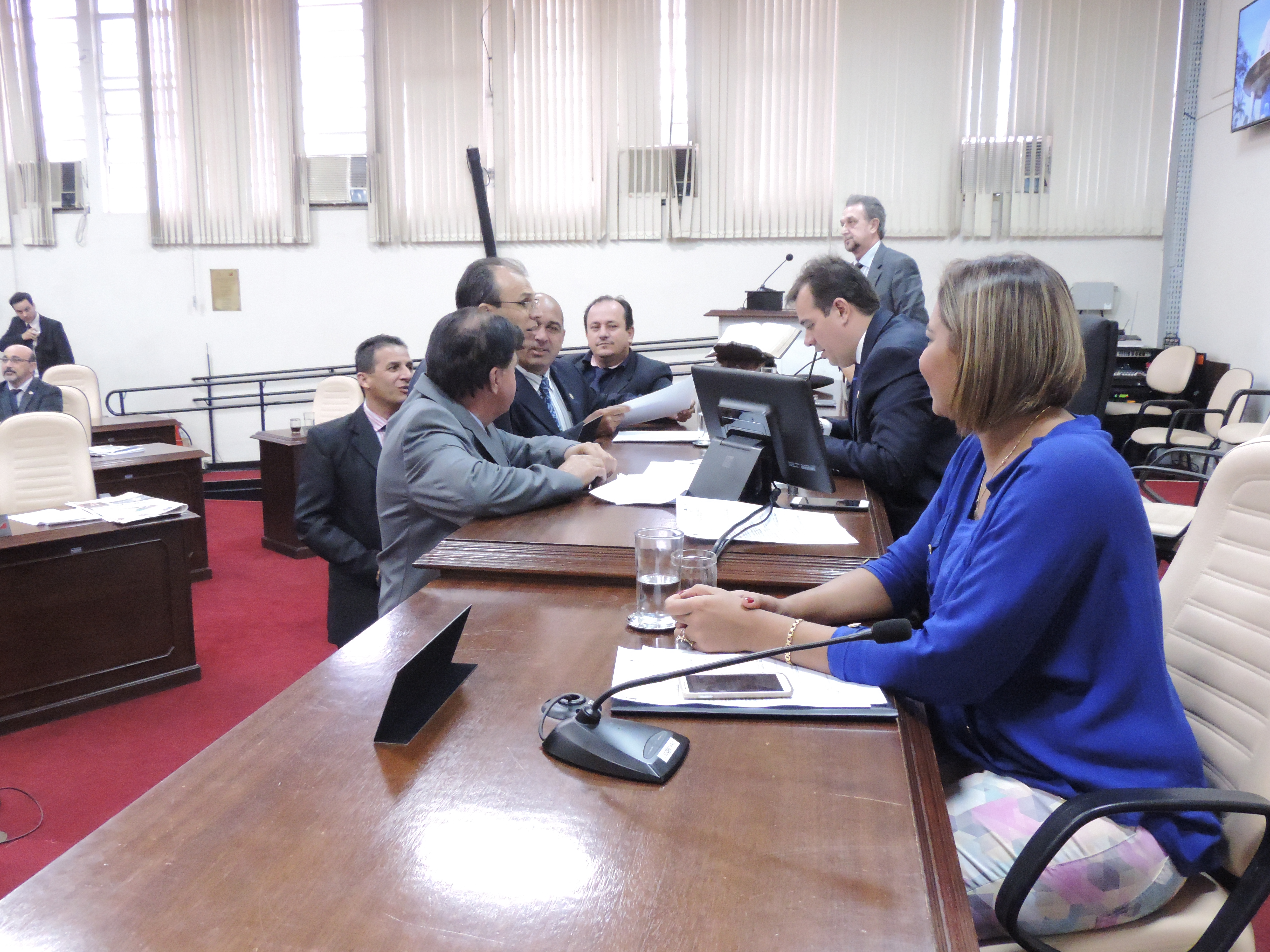 Após sessões extraordinárias, vereadores fizeram votação secreta para nomear homenageados