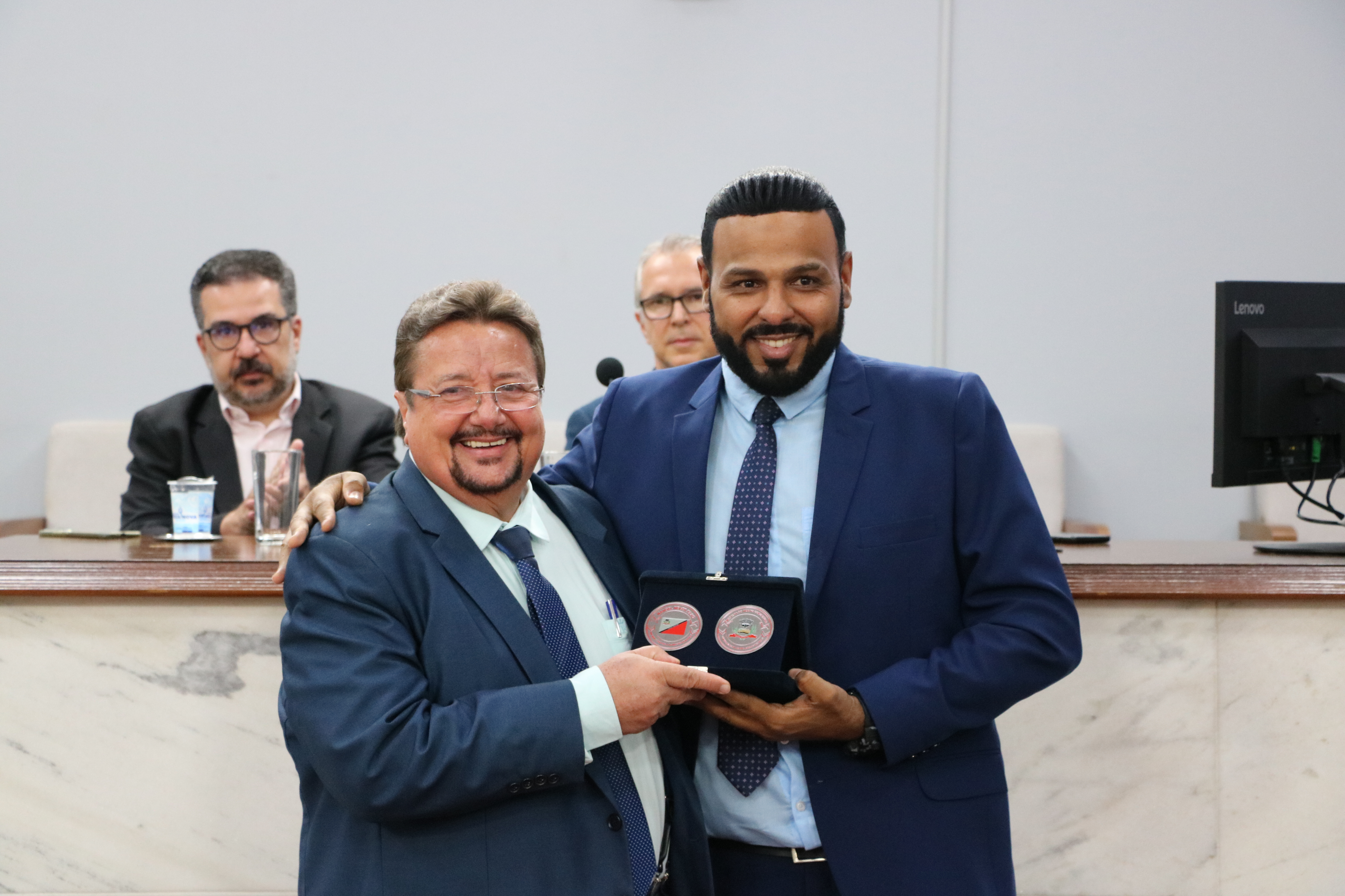 Manoel Neves recebe Medalha do Mérito Comunitário; vereador Diego Mahfouz foi autor da homenagem