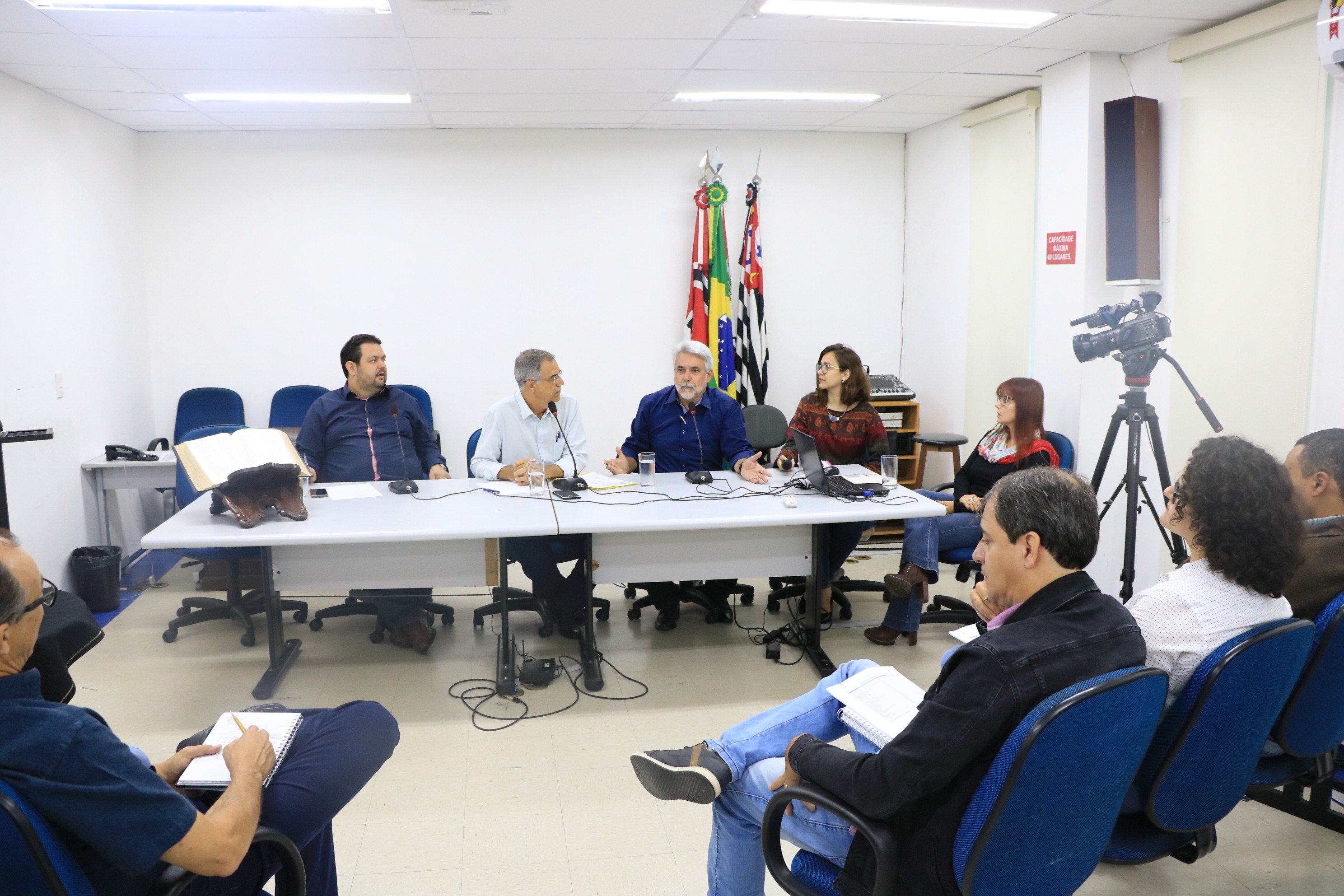 Reunião foi realizada no auditório da Câmara